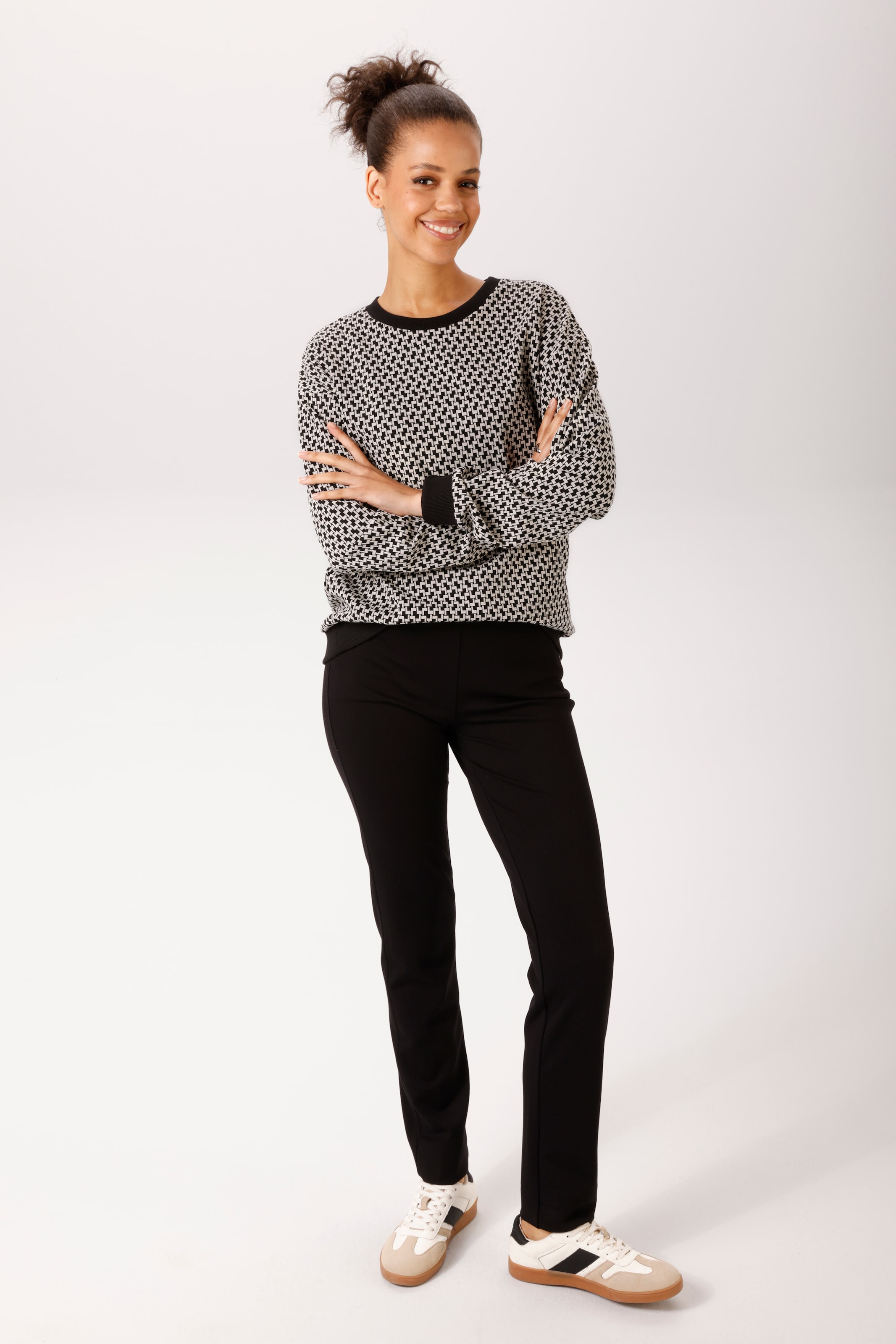 Aniston CASUAL Sweatshirt , mit grafischem Minimal-Muster - NEUE KOLLEKTION
