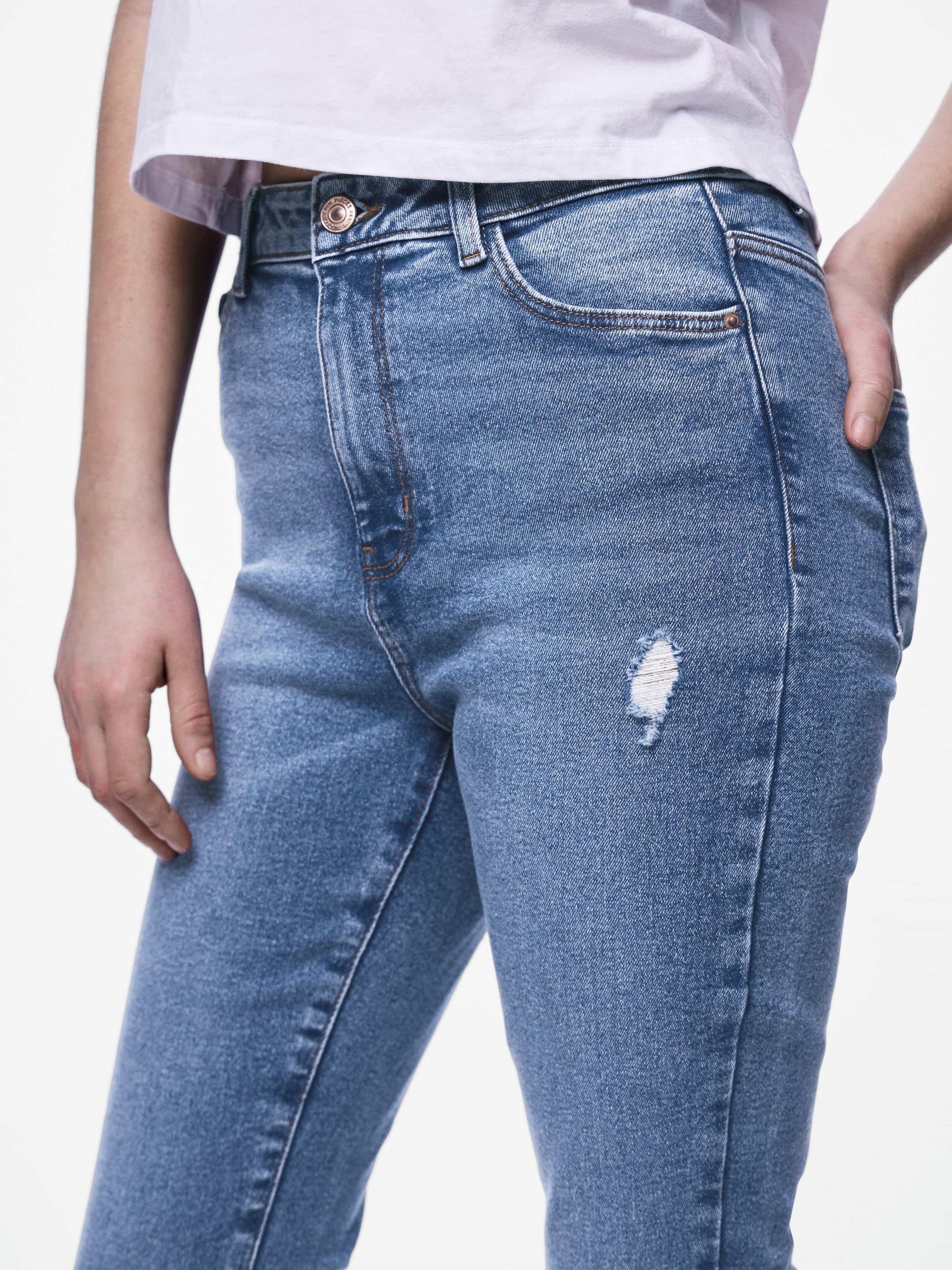 pieces Skinny-fit-Jeans »PCDANA HW DEST SKINNY JNS MB402 NOOS BC«, mit Destroyed Effekt