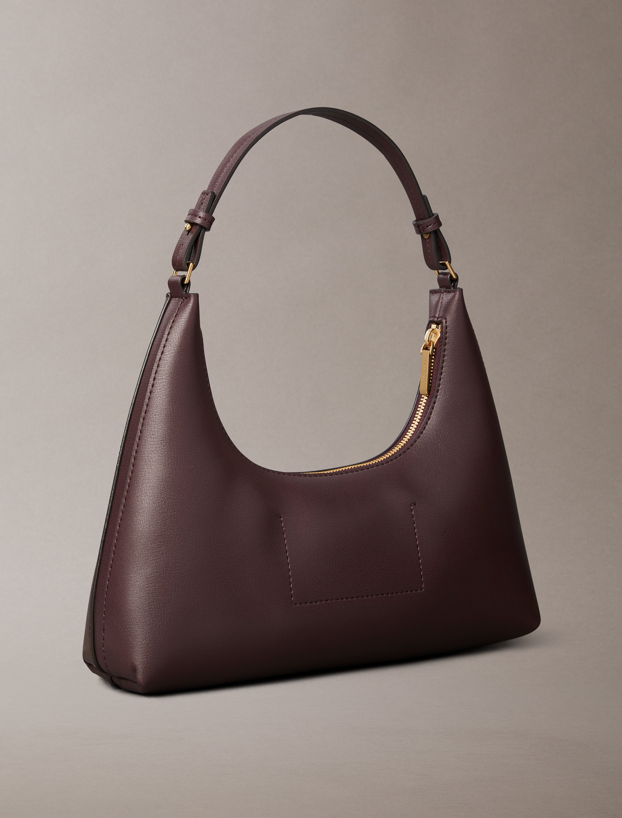 Calvin Klein Schultertasche »FOIL LOGO SHOULDER BAG«, Henkeltasche, Damen Handtasche, Hobo bag mit Logoschriftzug