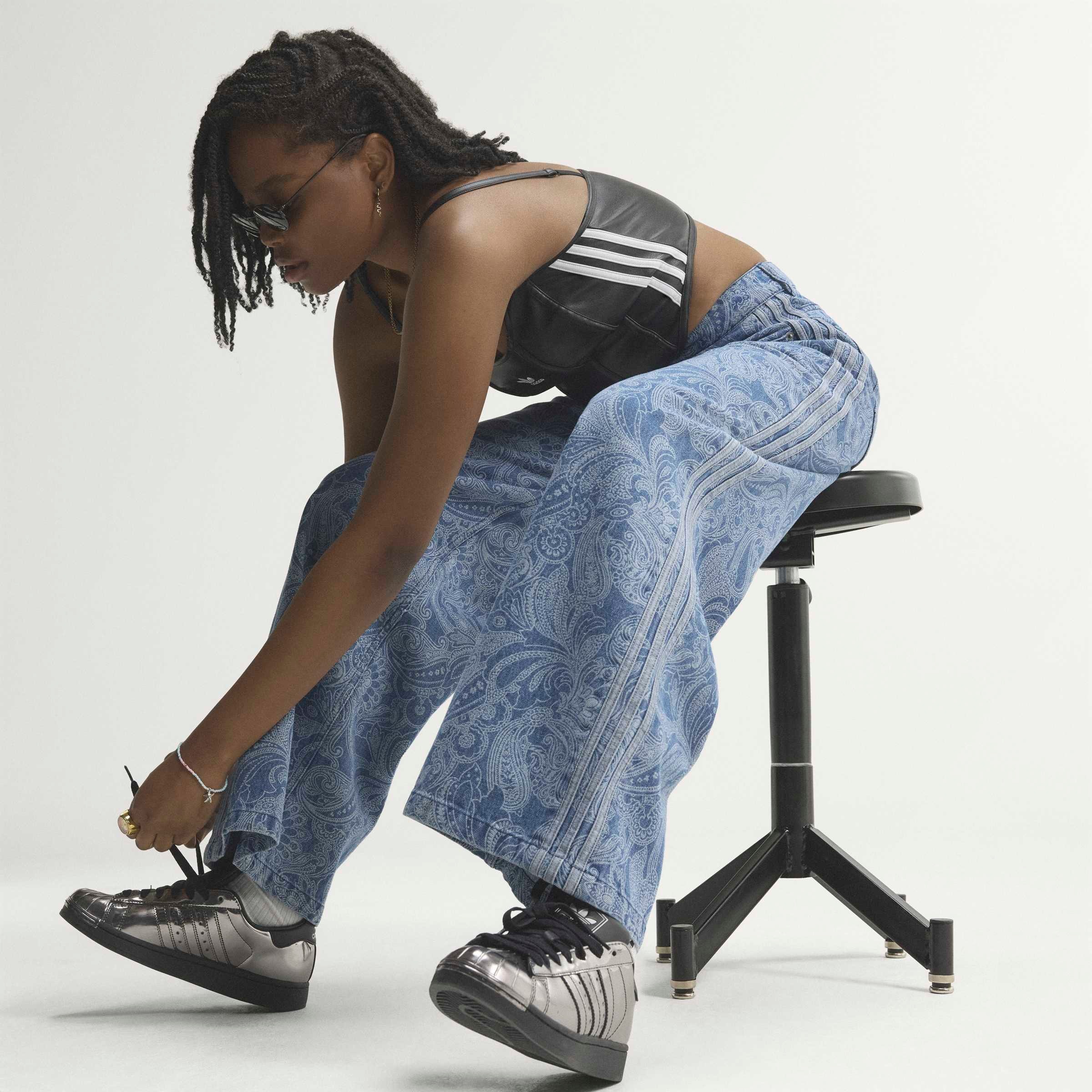 adidas Originals Sporthose »ADIDAS LIBERTY LONDON FIREBIRD MID RISE, GERADES BEIN«  Teil einer exklusiven Kollaboration mit Liberty London, aus Baumwolle