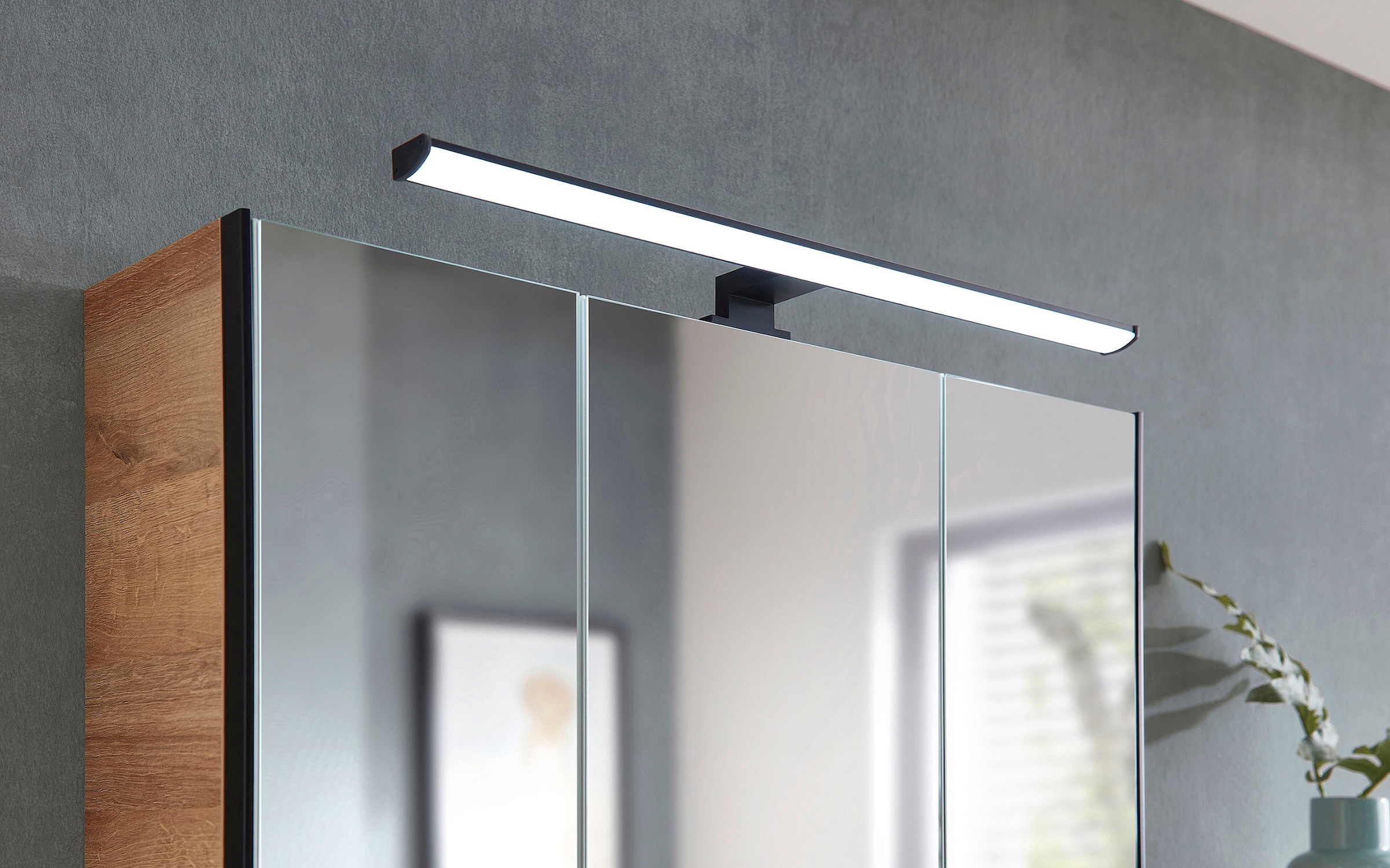Saphir Badezimmerspiegelschrank »Quickset 395 Badschrank, 3 Spiegeltüren, 6 Einlegeböden, 75 cm breit«, inkl. LED-Beleuchtung, Türdämpfer, Schalter-/Steckdosenkombination