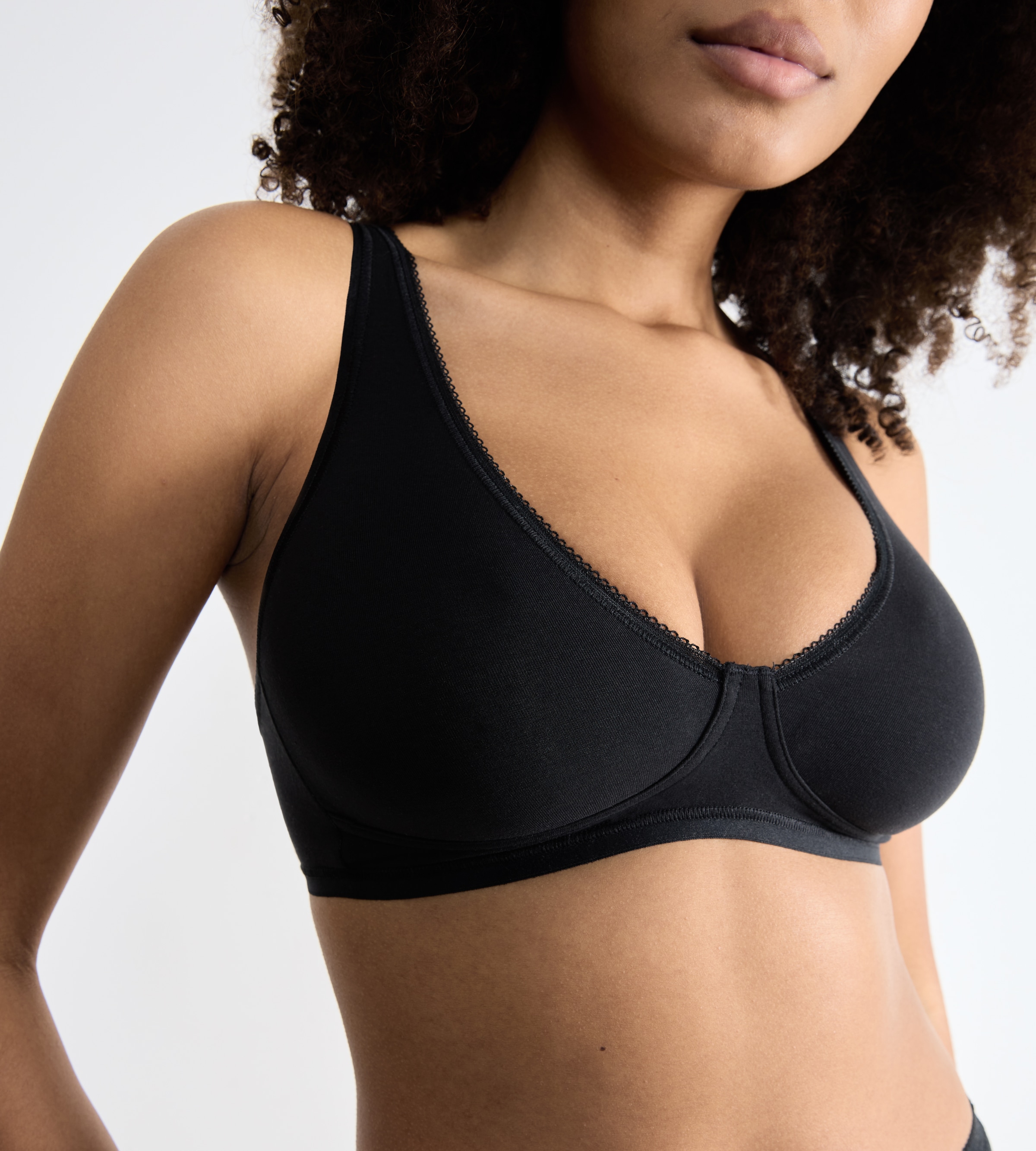 sloggi Bügelloser BH »Basic+ Soft Bra«, perfekter Sitz, ohne Bügel, ohne Einlagen, tiefer V-Ausschnitt