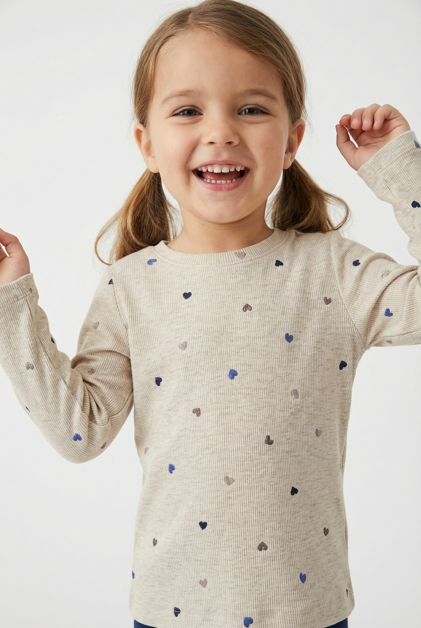 Name It Langarmshirt "NMFNUTTI LS TOP NOOS" mit tollem Herzchen-Alloverprint