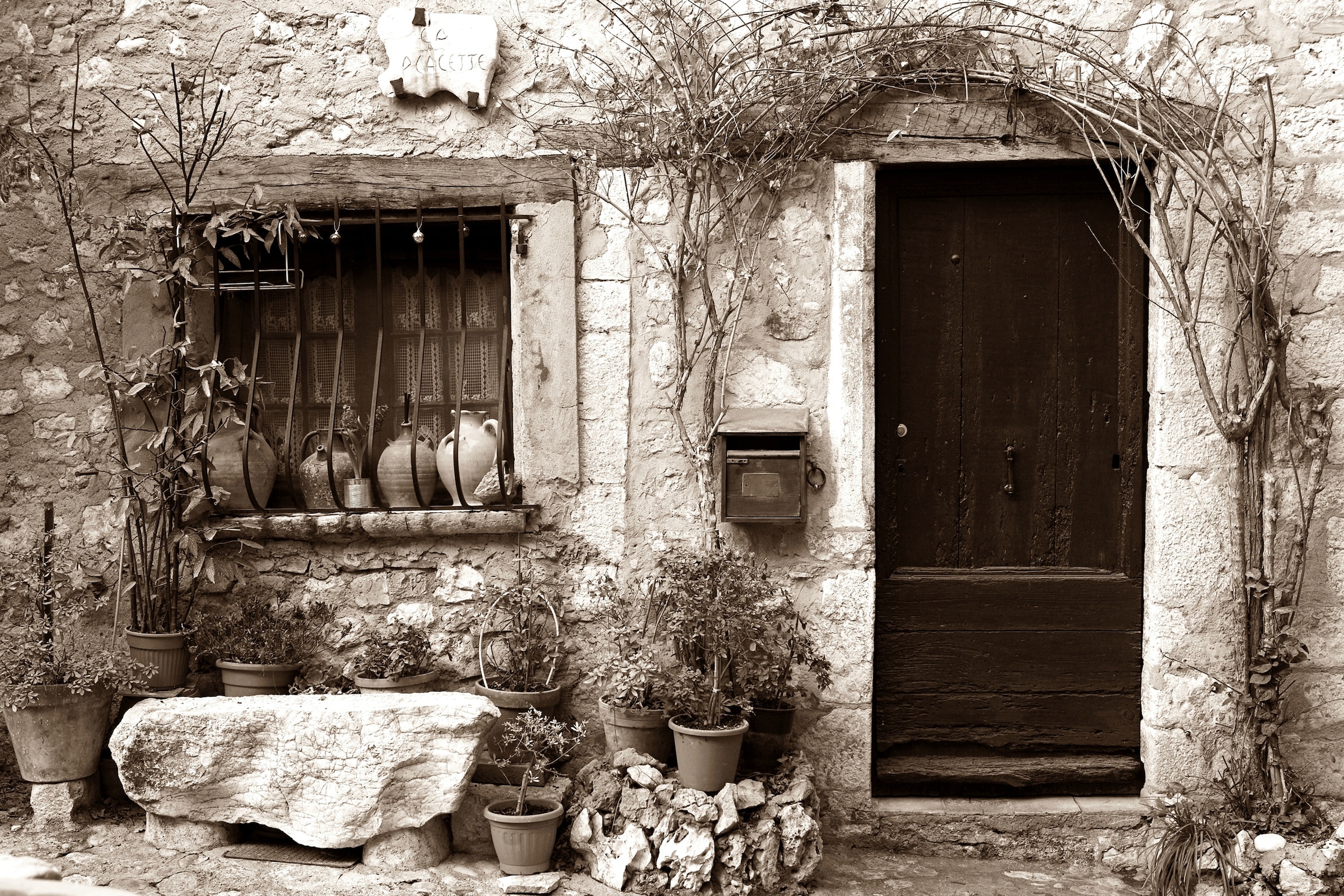 Papermoon Fototapete "Haus Sepia" im schwarz-weiß Motiv