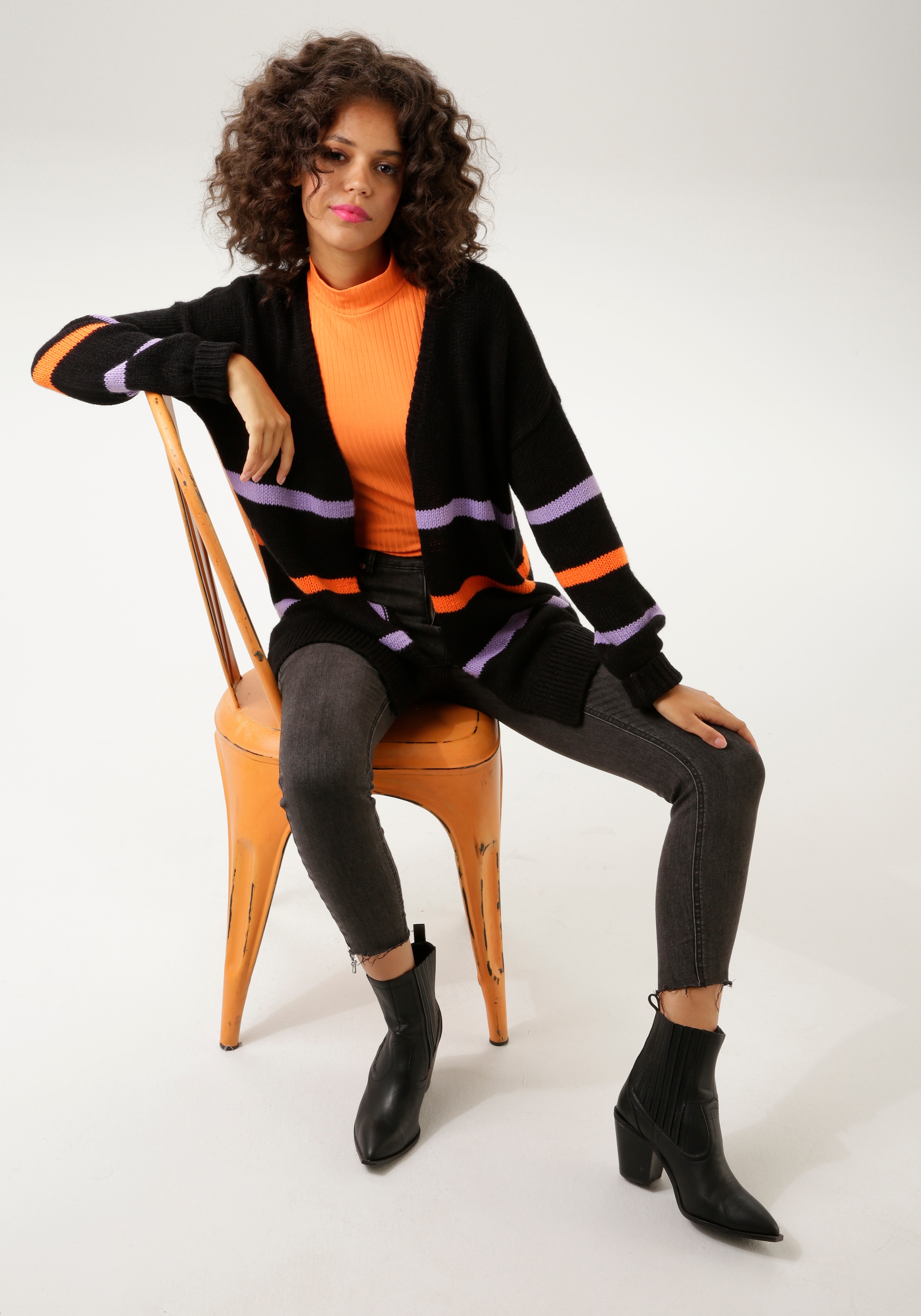 Aniston CASUAL Strickjacke, farbenfrohen Streifen KOLLEKTION - BAUR NEUE für mit | bestellen