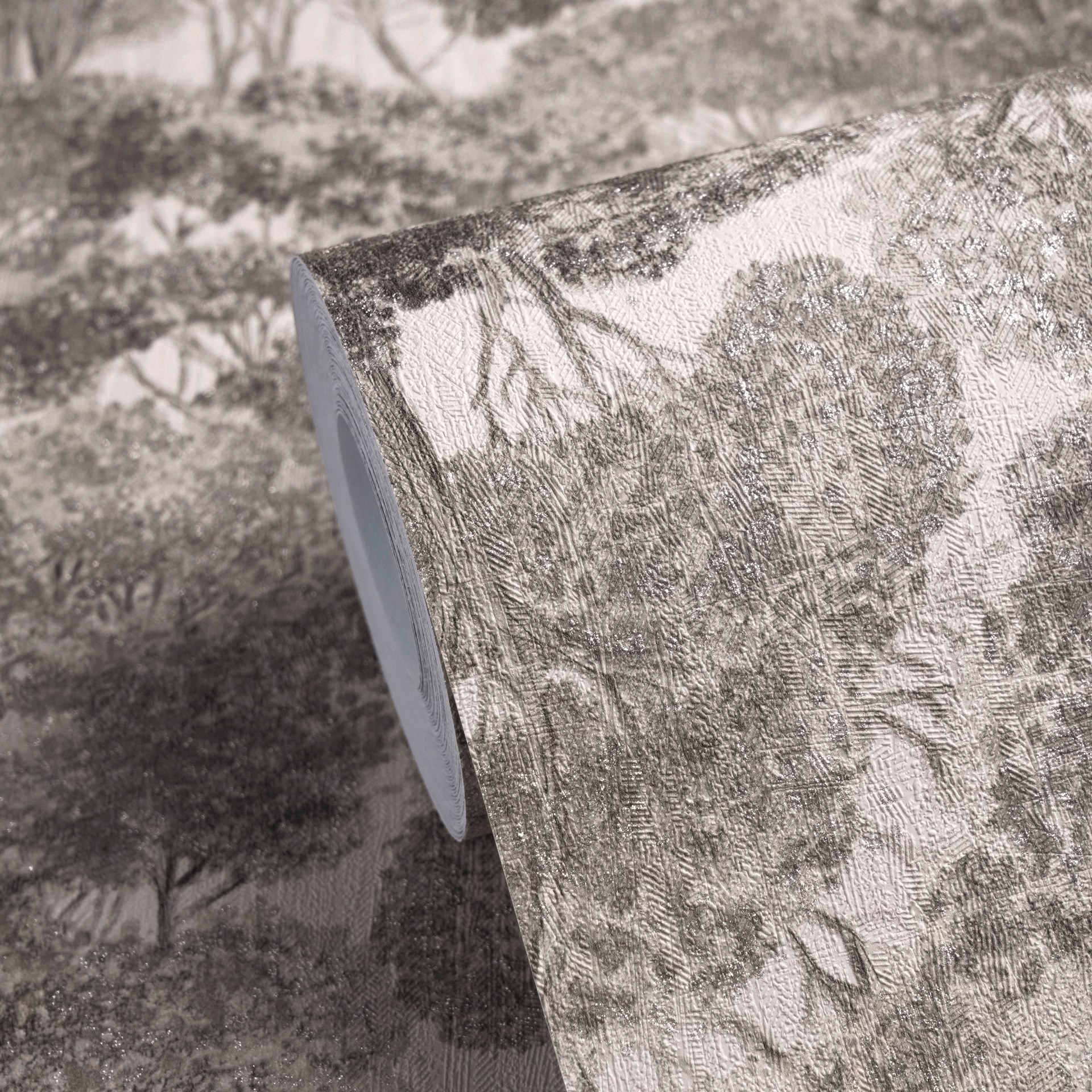 A.S. Création Vliestapete »Trend Spectrum Forest – Glitzernde Baumlandschaft Vliestapete« Glitzermuster | Wald | natürlich leicht strukturiert Elegante Baumlandschaft mit Glitzerakzenten und feiner Struktur