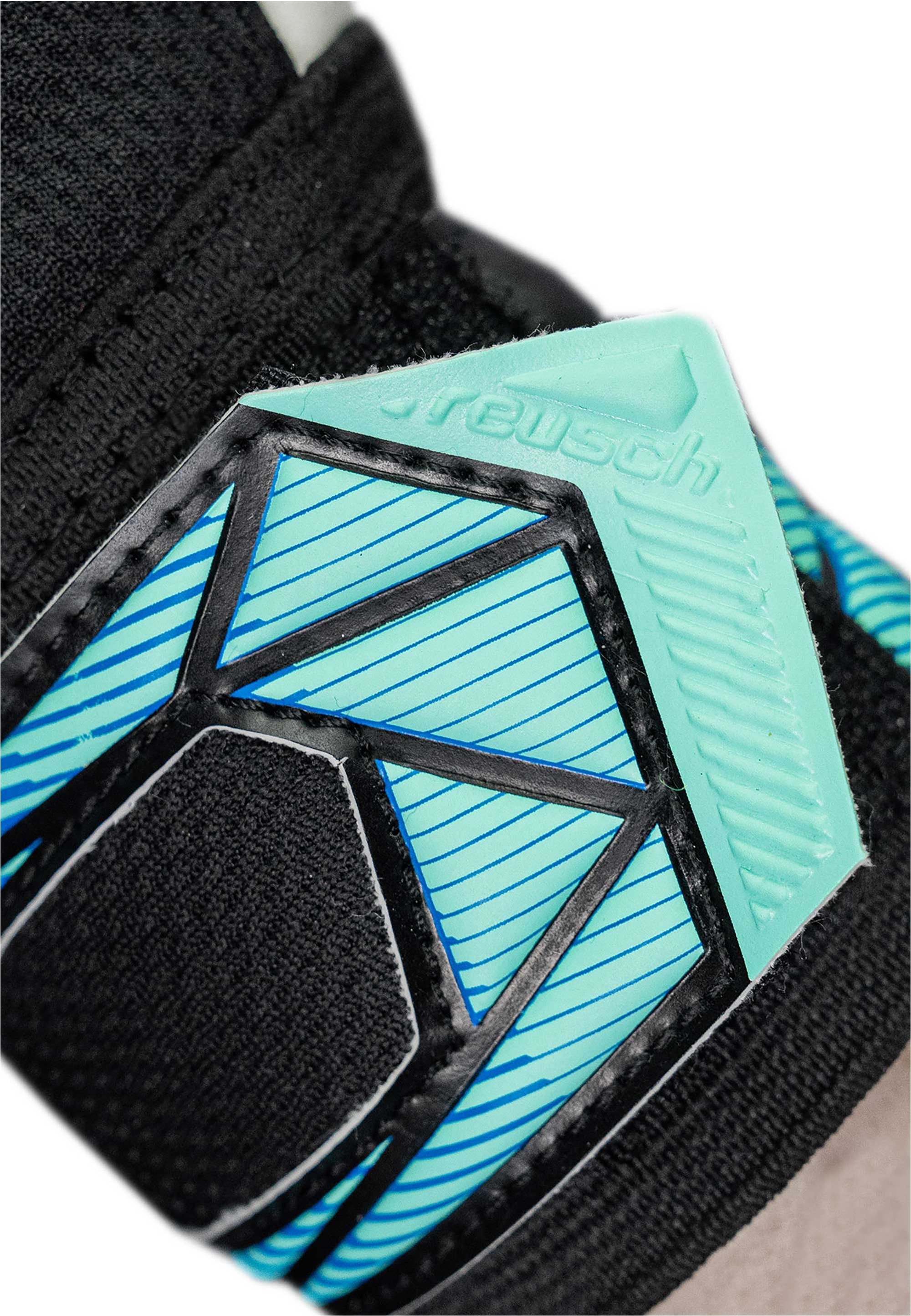 Reusch Torwarthandschuhe »Attrakt RE:GRIP NC Junior« mit innovativer RE:GRIP-Technologie