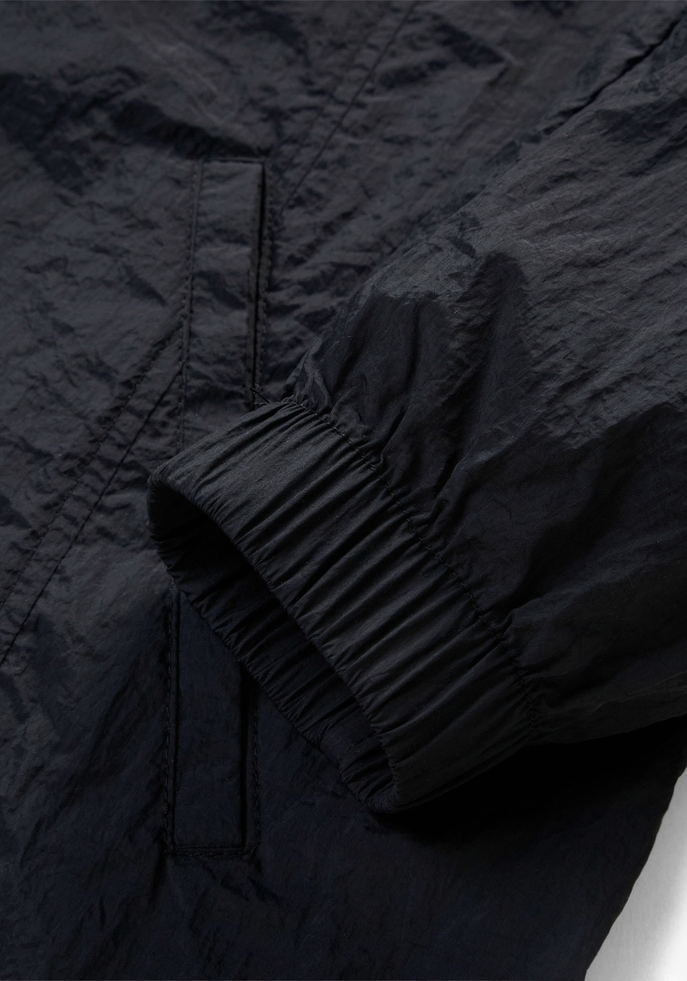 bonprix Allwetterjacke mit Kapuze sportlicher Stil, leichter Parka mit Kapuze, mit seitlichen Taschen