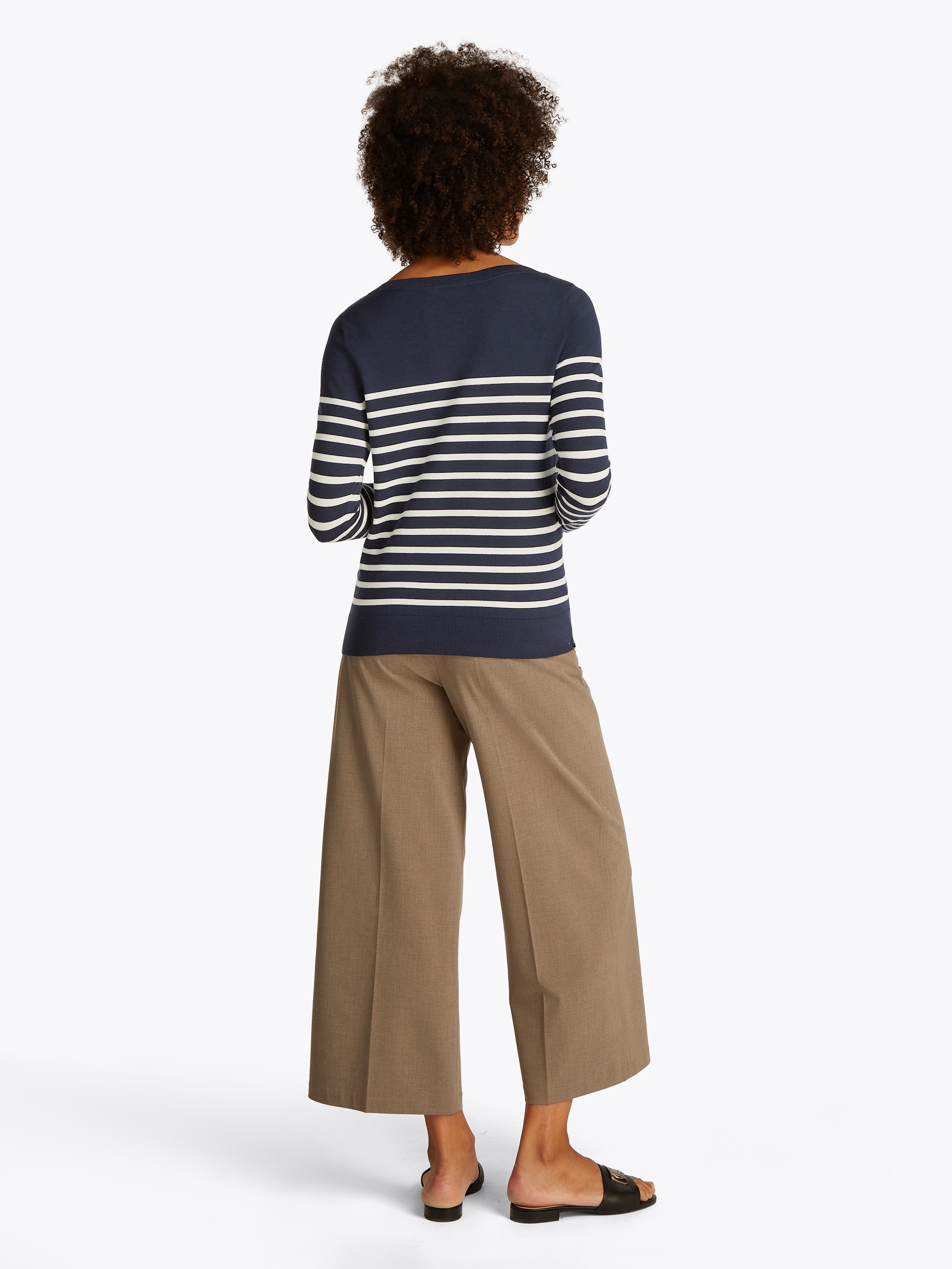 Tommy Hilfiger Strickpullover »CO JERSEY STITCH BOAT-NK SWEATER«, mit Tommy Hilfiger Logo-Flag am Ärmel