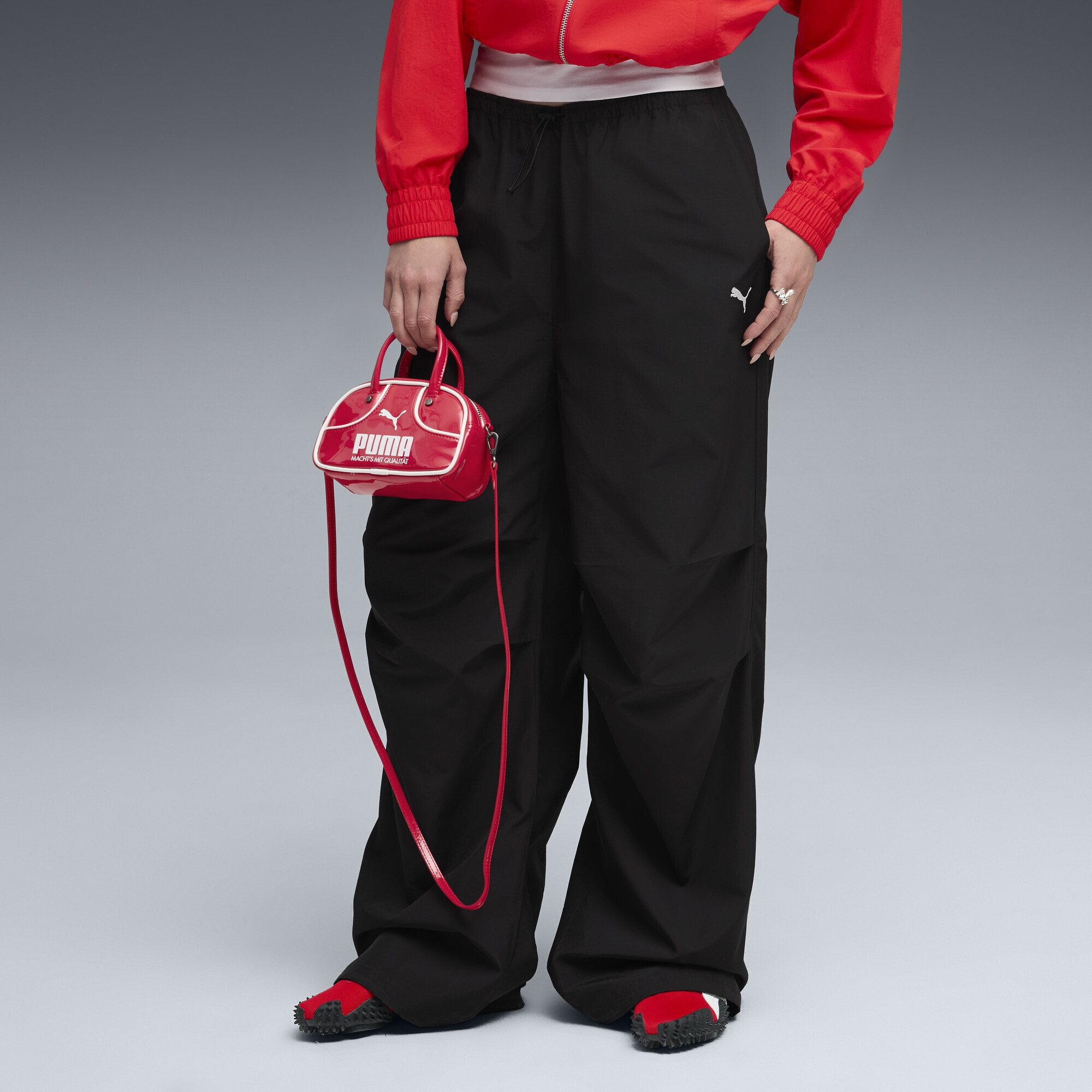 PUMA Sporthose »Wardrobe Essentials Gewebte Parachute-Hose Damen«