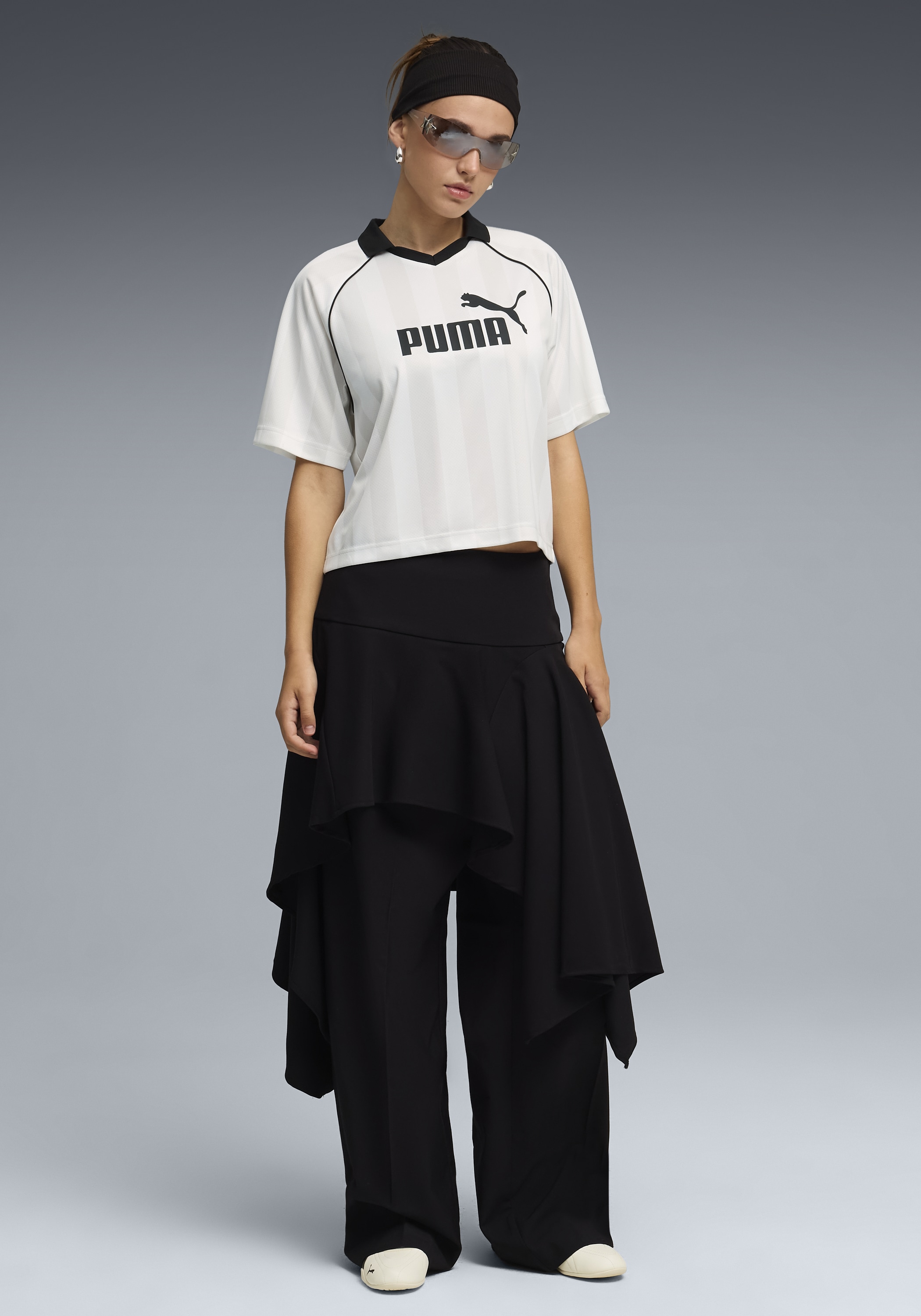 PUMA T-Shirt »ESS JERSEY« lockere Passform, Kurzarm, atmungsaktiv, mit V-Ausschnitt
