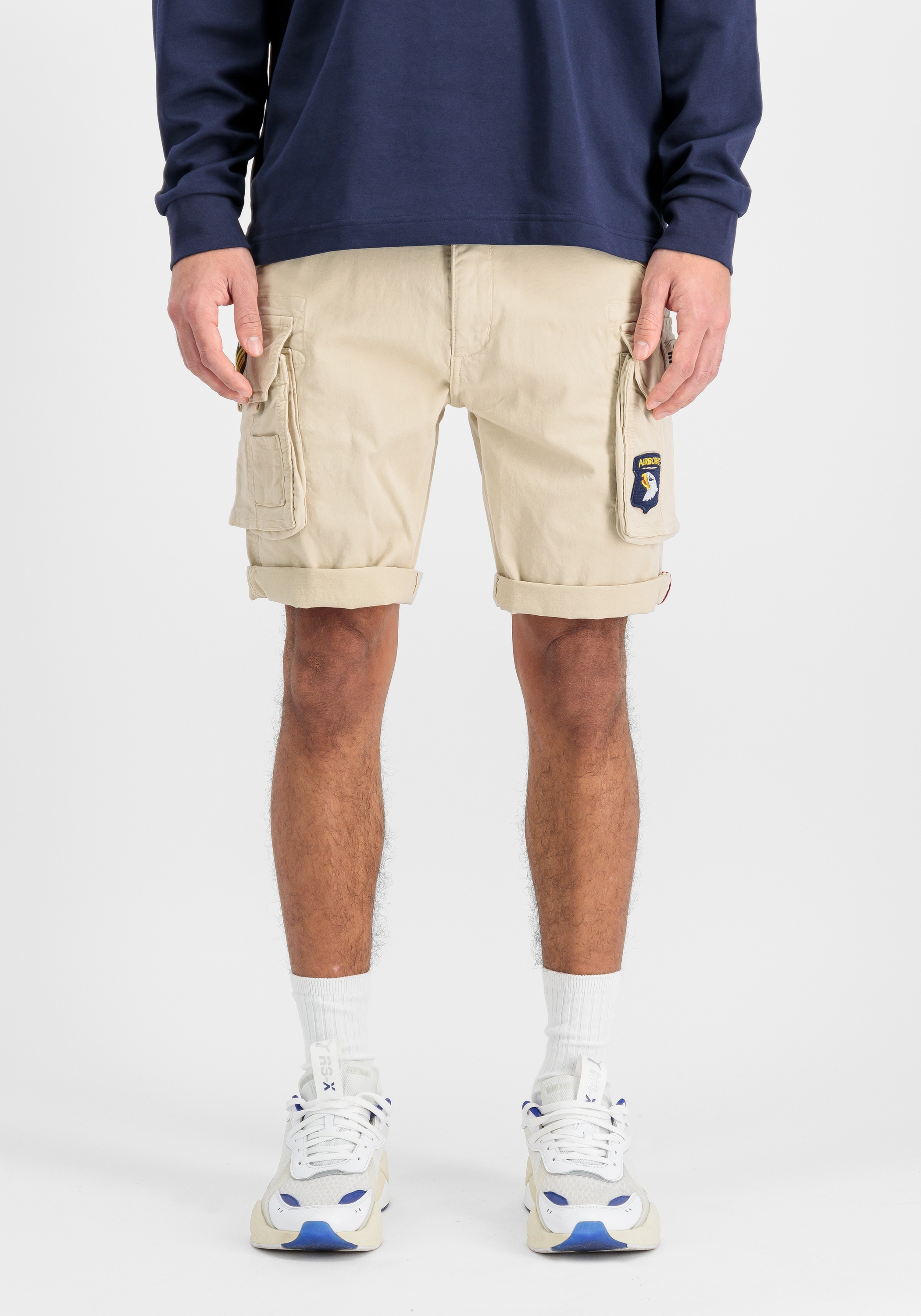 "Shorts ALPHA INDUSTRIES ""Crew Patch Slim Shorts"", Herren, Gr. 31, Normalgrößen, weiß (vintage weiß), Obermaterial: 98% Baumwolle, 2% Elastan.