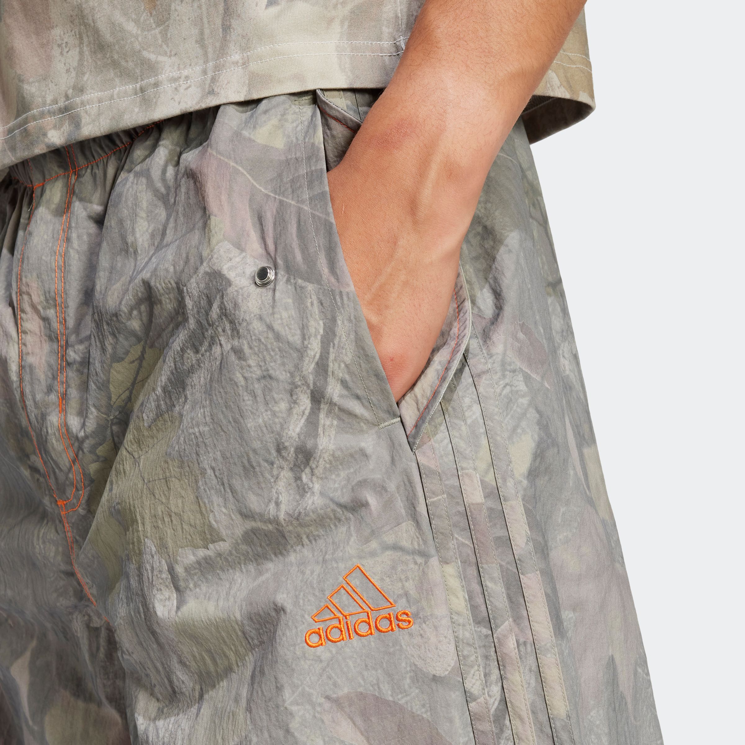 Thumbnail - adidas Originals Sporthose "CAMO PANT Q1", (1 tlg.)