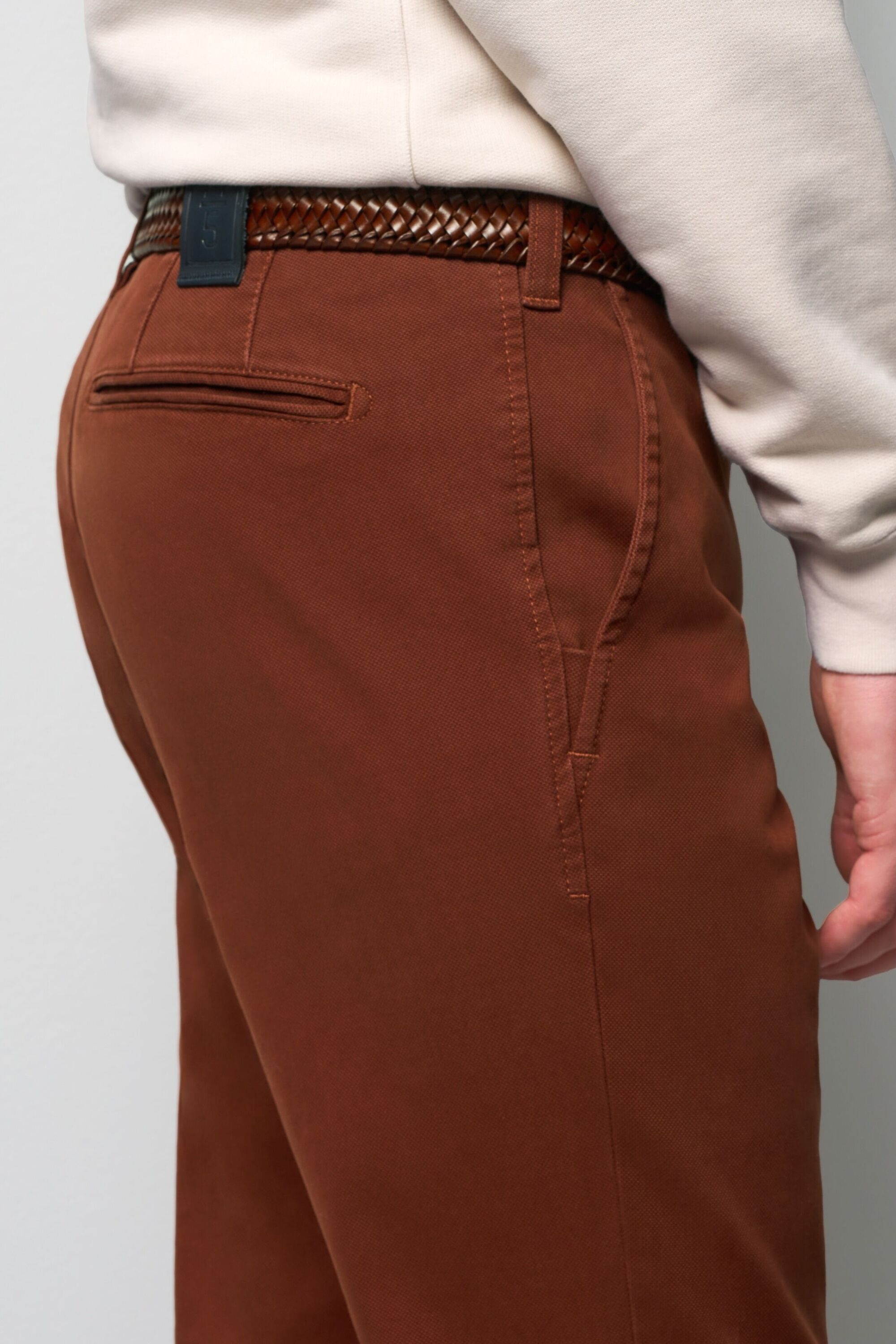 MEYER Chinos »M5.Chino«, Gefertigt aus BIO-Baumwolle