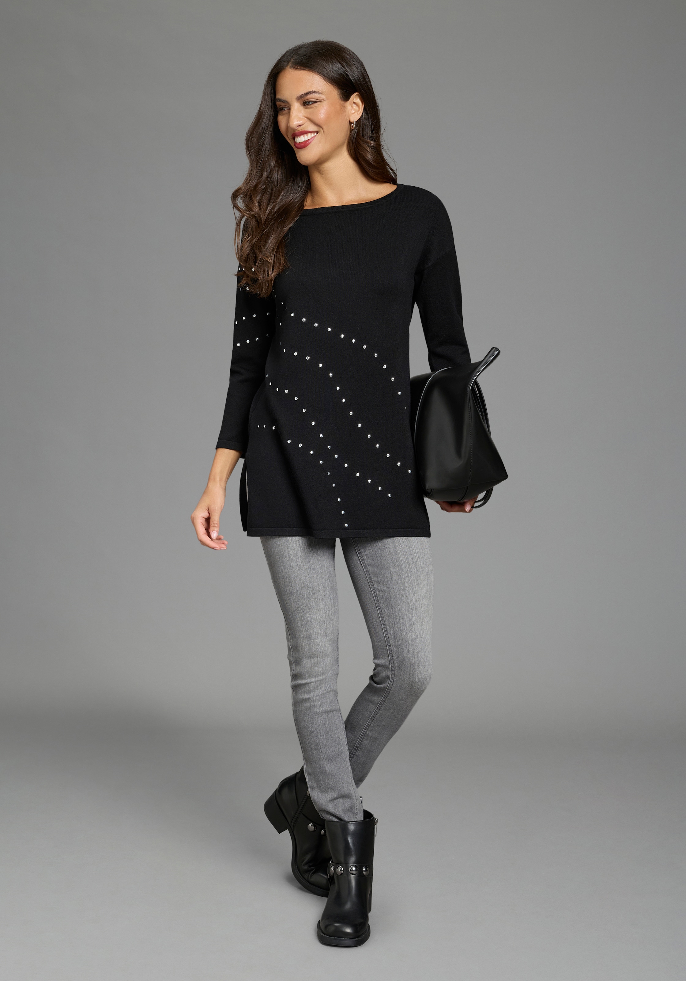 Laura Scott Strickpullover »aus Feinstrick, mit U-Boot-Ausschnitt, weite Passform« mit welligem Nieten-Design