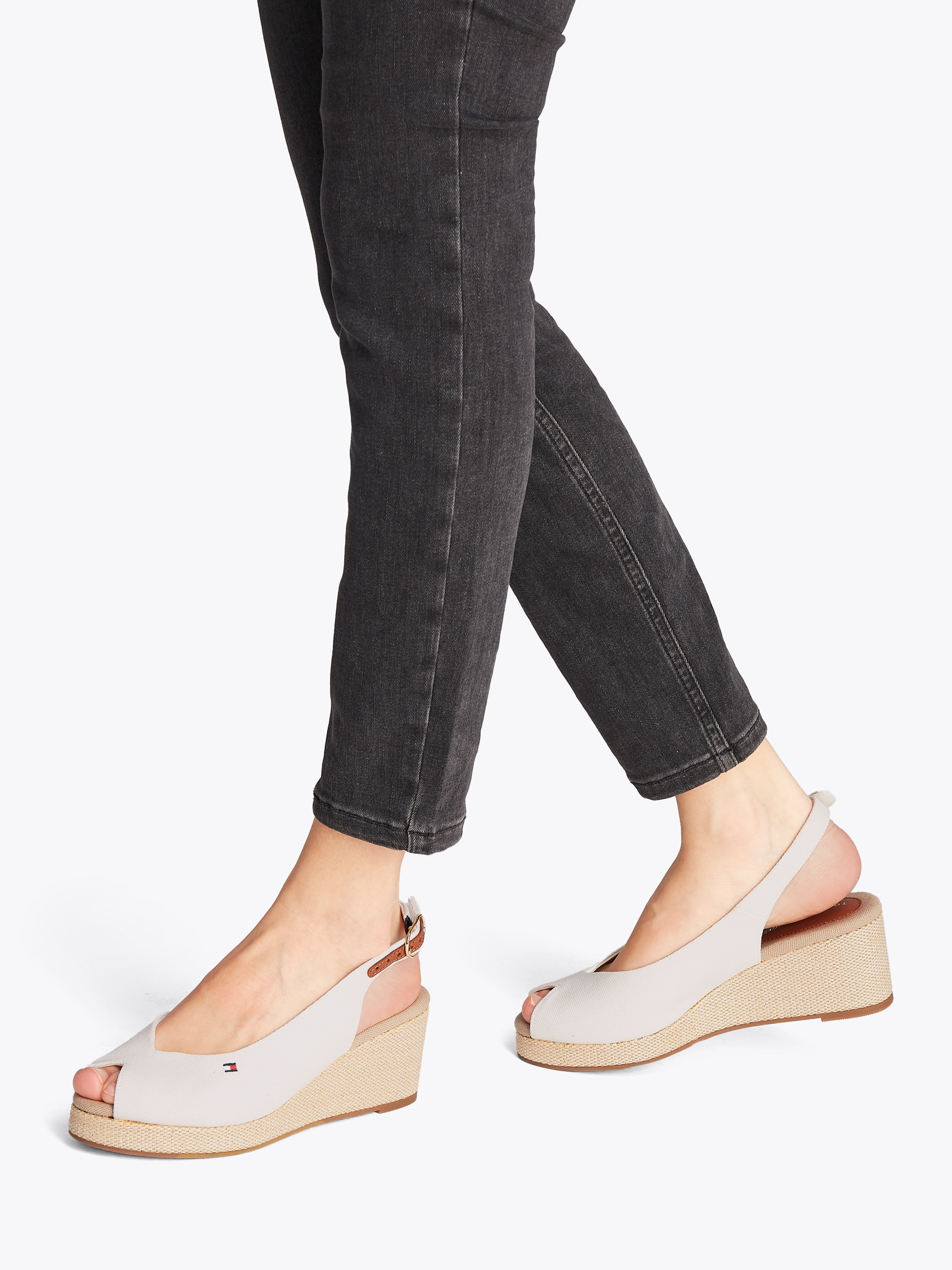 Tommy Hilfiger Keilsandalette »FLAG MID WEDGE ESPAD SLINGBACK«, Plateau, Sommerschuh, Riemchensandale mit verstellbarer Schnalle