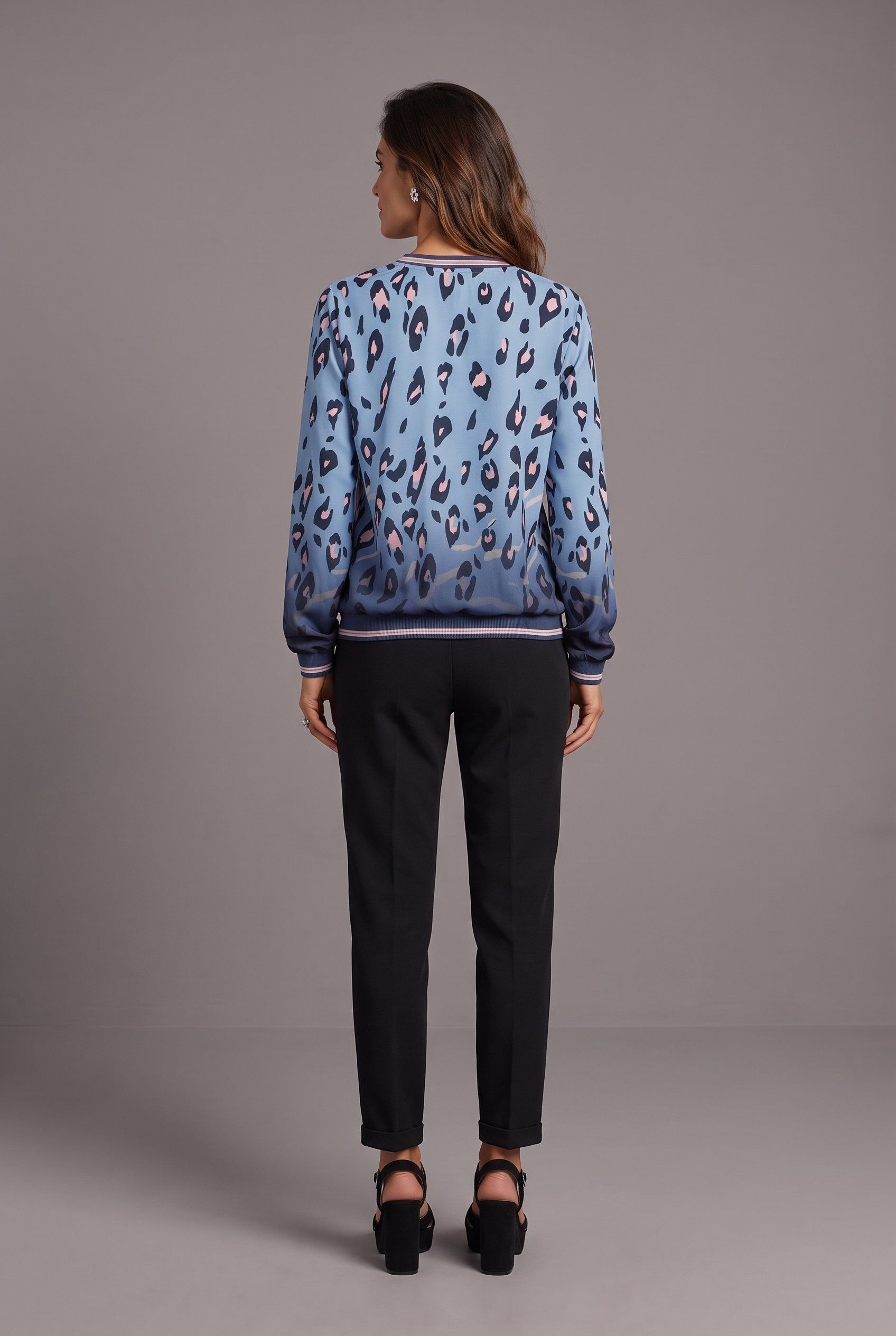 Aniston SELECTED Shirtbluse mit gestreiften Bündchen und Lepoarden-Print allover