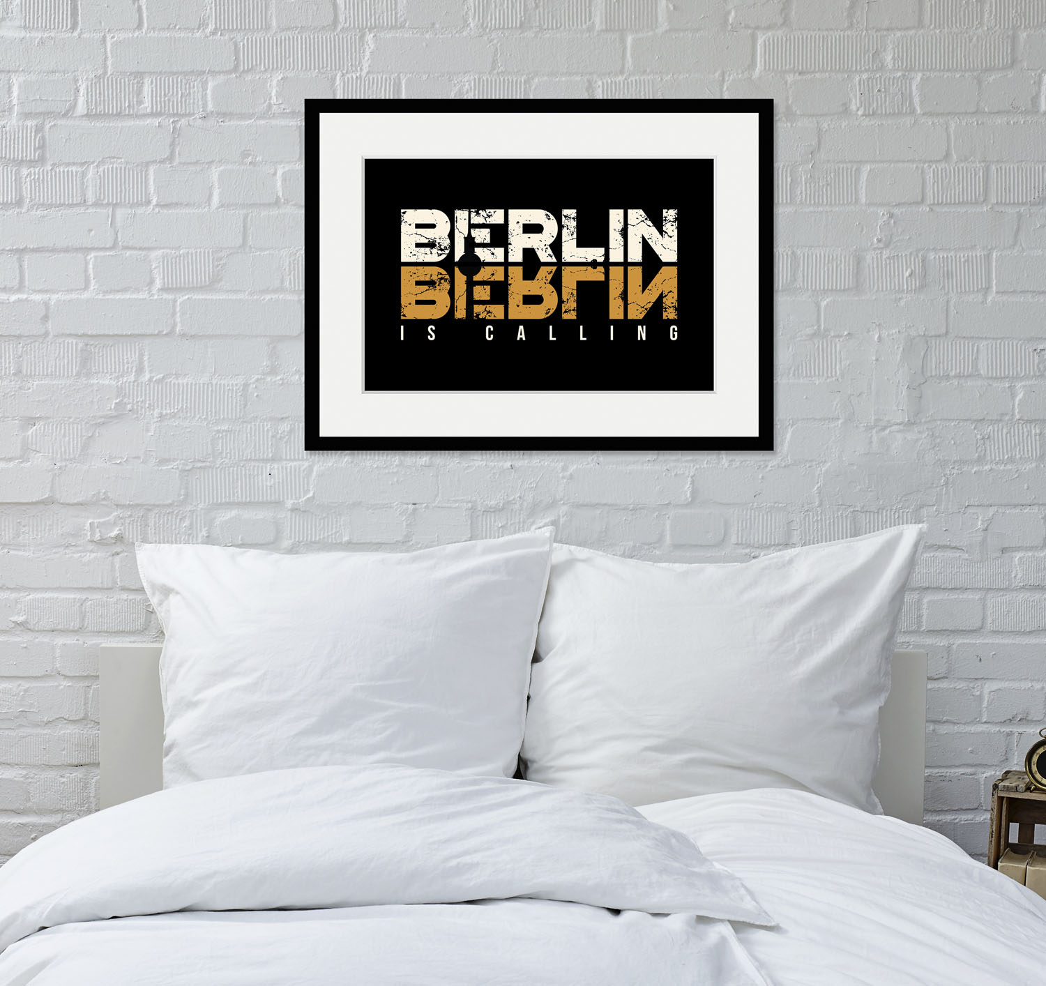 queence Bild "BERLIN IS CALLING" Berlin Deutschland Gebäude Schriftzug Stadt Städte 1 Stk. tlg. HD Premium Poster-Druck inkl. Holzrahmen