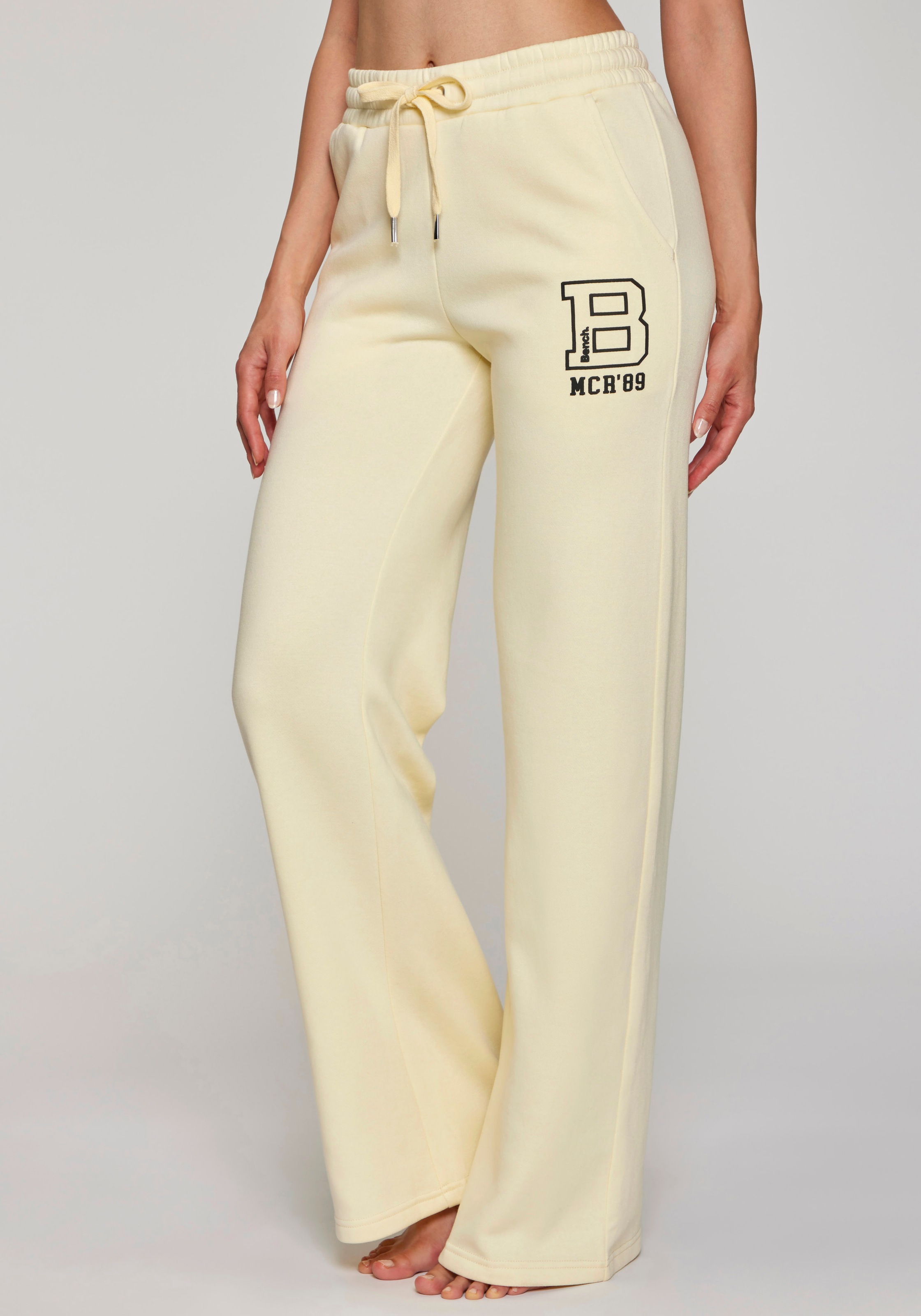 Bench. Loungewear Jogginghose, extra weit, innen leicht angeraut