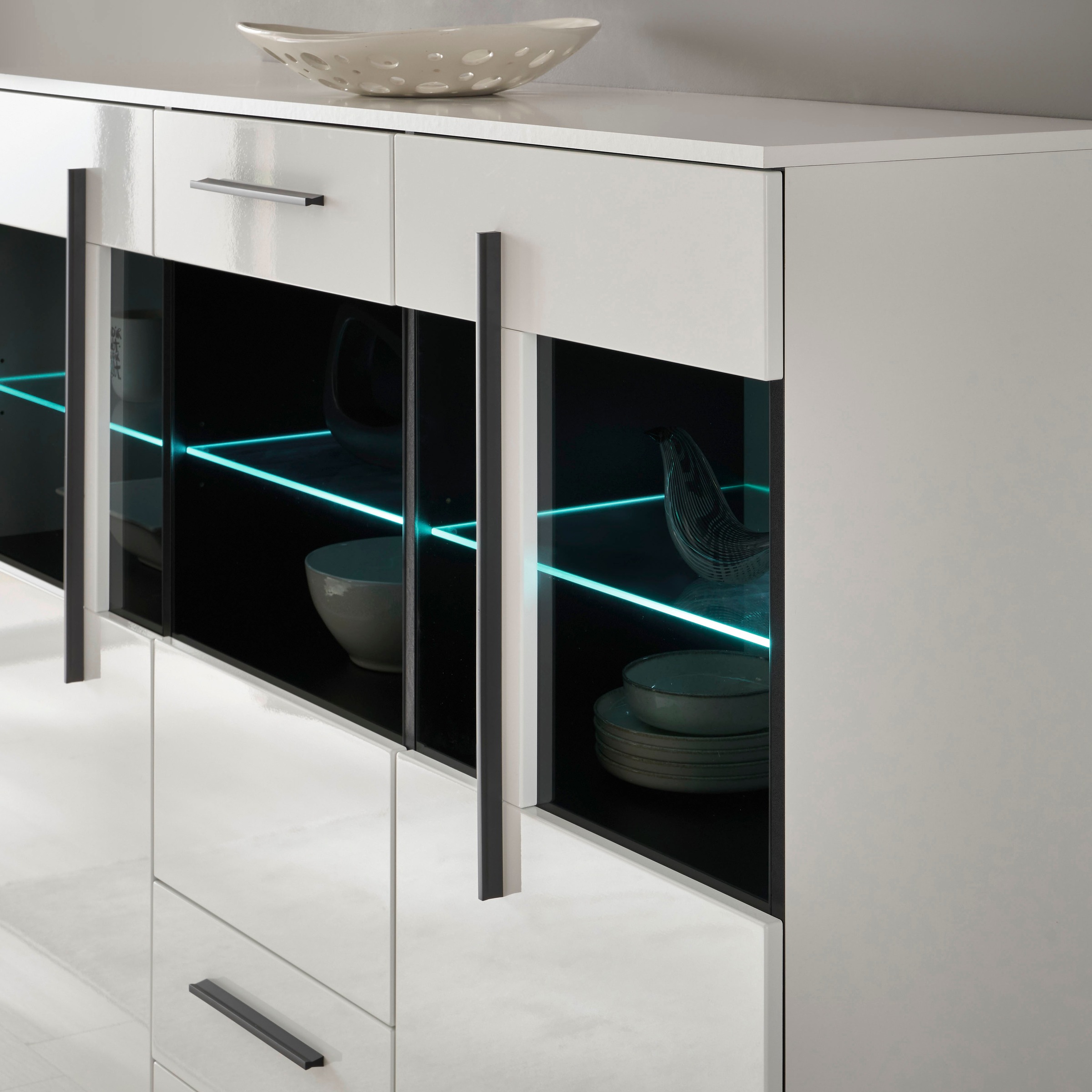 INOSIGN Highboard »Cantara, moderner Schrank, Vitrine in Eiche Dekor oder weiß«, schwarze Stangengriffe, ausreichend Stauraum, vielseitig einsetzbar