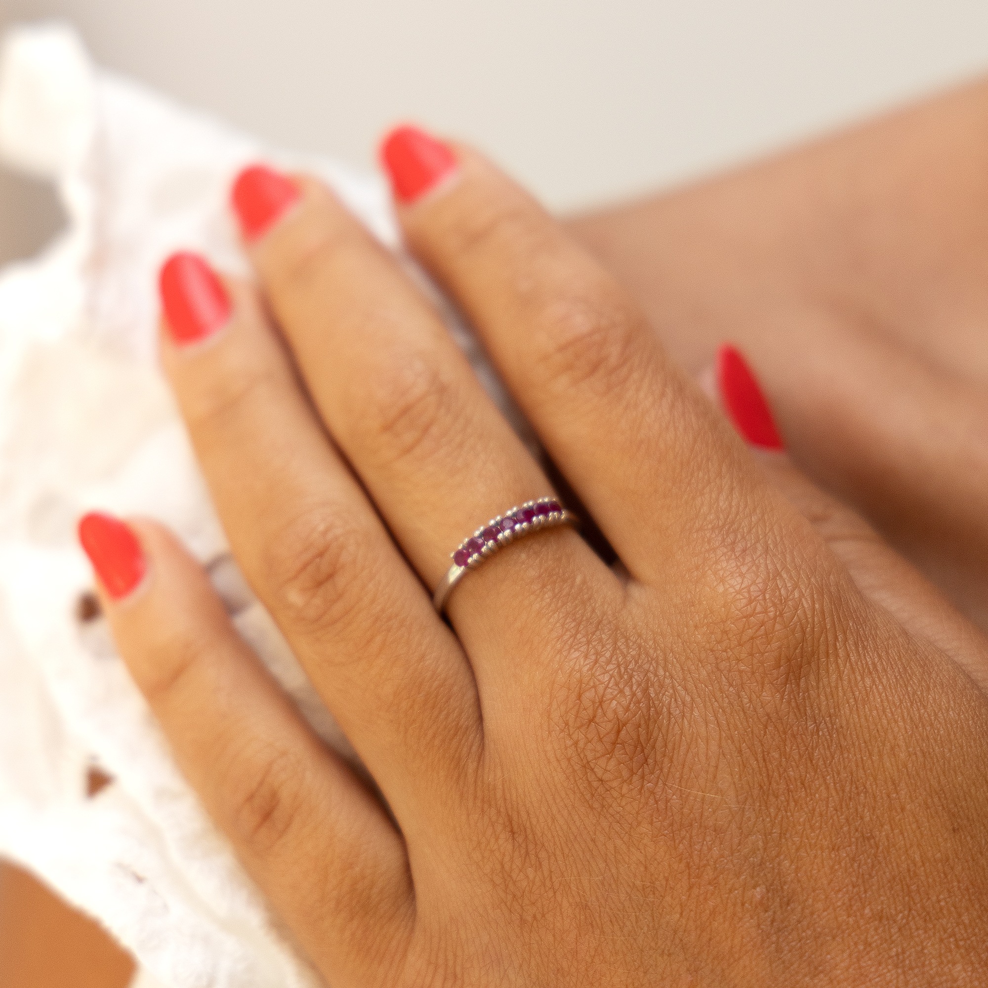 Fingerring "Gold 375 mit echten Rubinen" Gr. 56, weiß, FASCINATION BY ELLEN K., Fingerringe, Damen, 056 (17,8), Gold, Fingerring 3