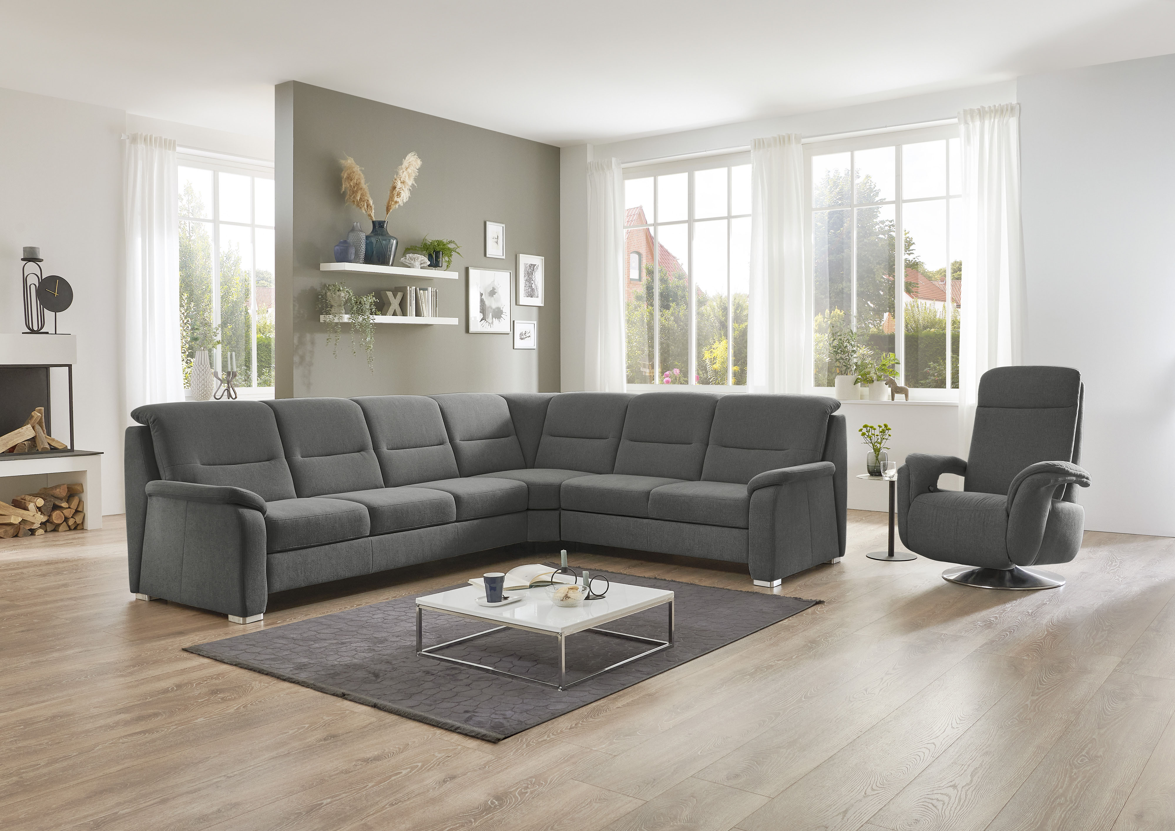 Die PlanBar Ecksofa "PP-HS10002" wahlweise mit Kopfteilverstellung, Schlaffunktion und Stauraum