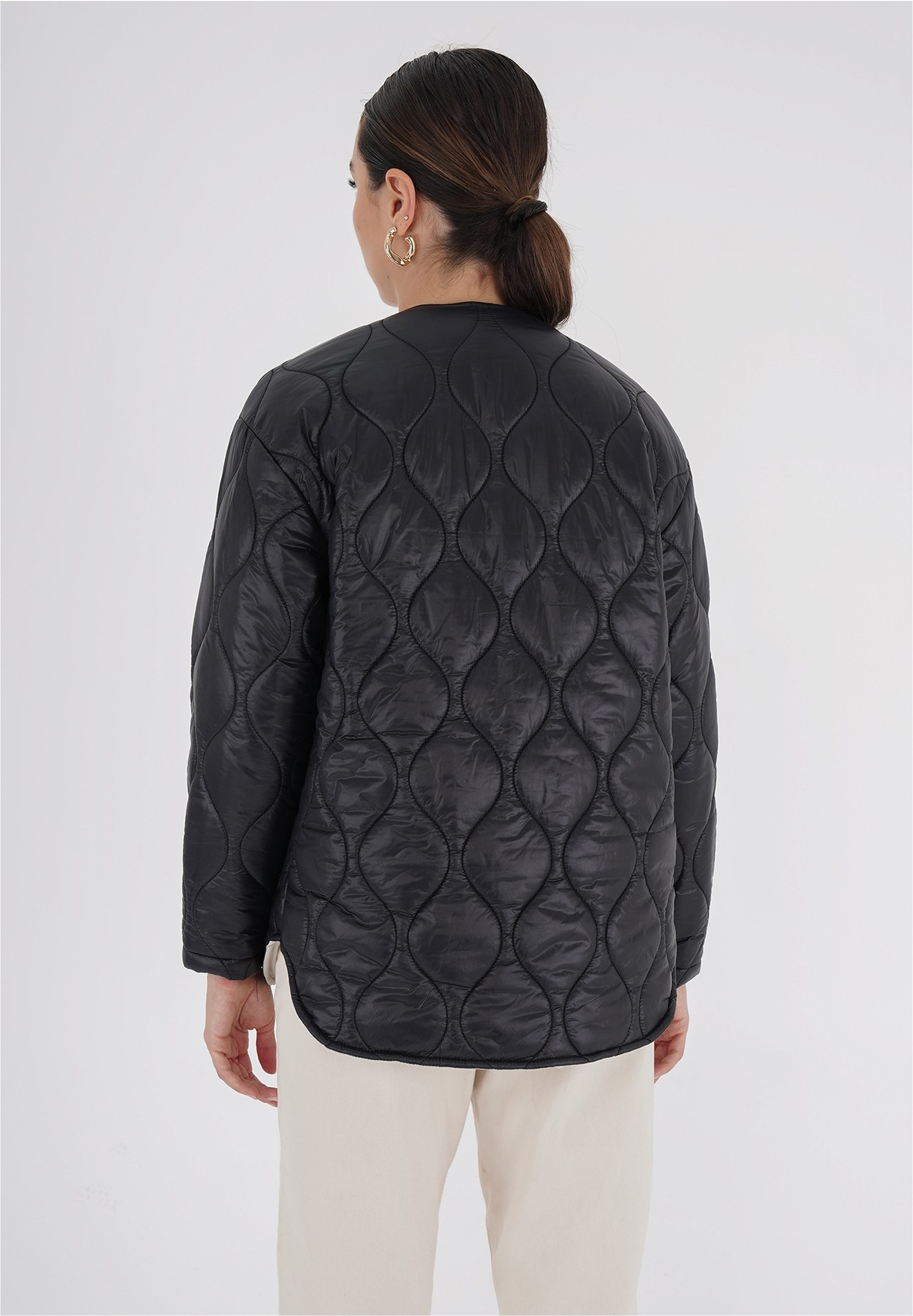 freshlions Steppjacke »Amara«, mit praktischen Druckknöpfen