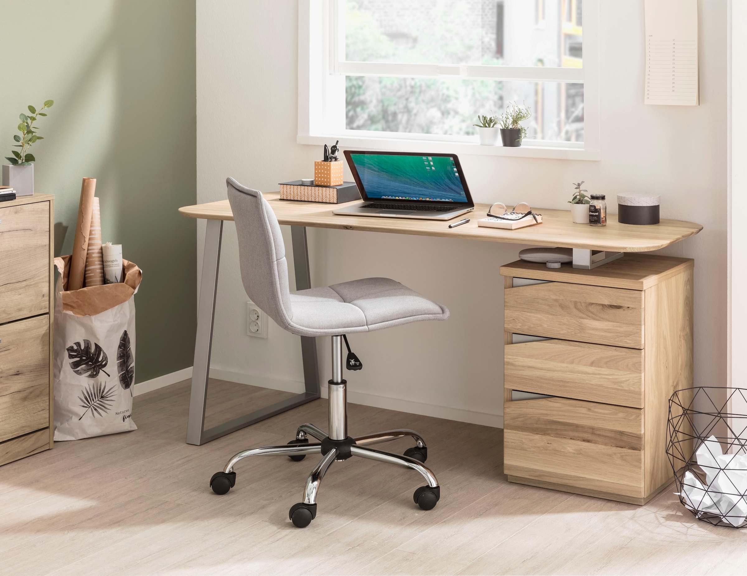 VOGL Möbelfabrik Schreibtisch »Erik«, mit Schweizer Kante, teilmassiv, Breite 150 cm, Made in Germany