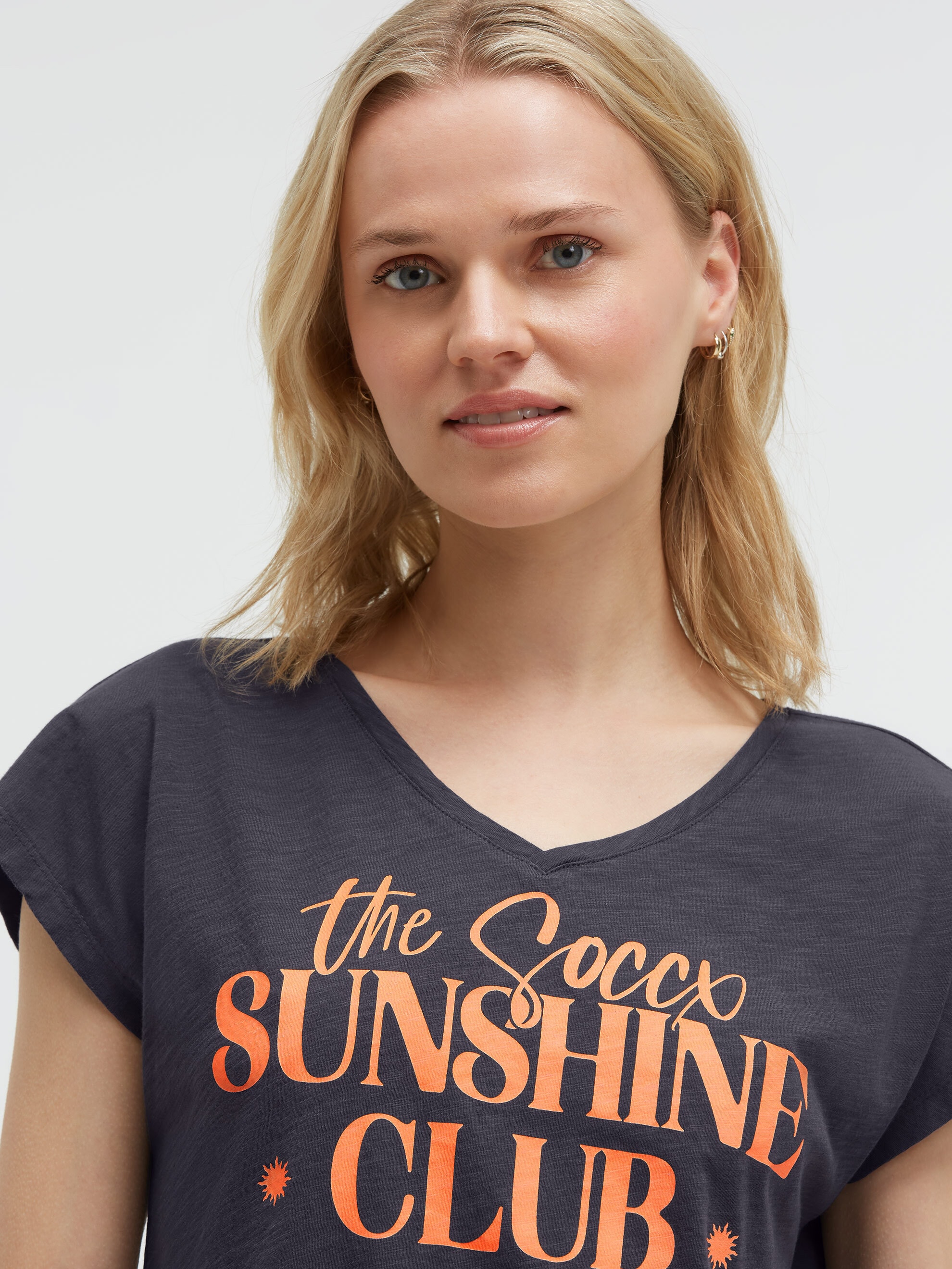 SOCCX V-Shirt mit überschnittener Schulter