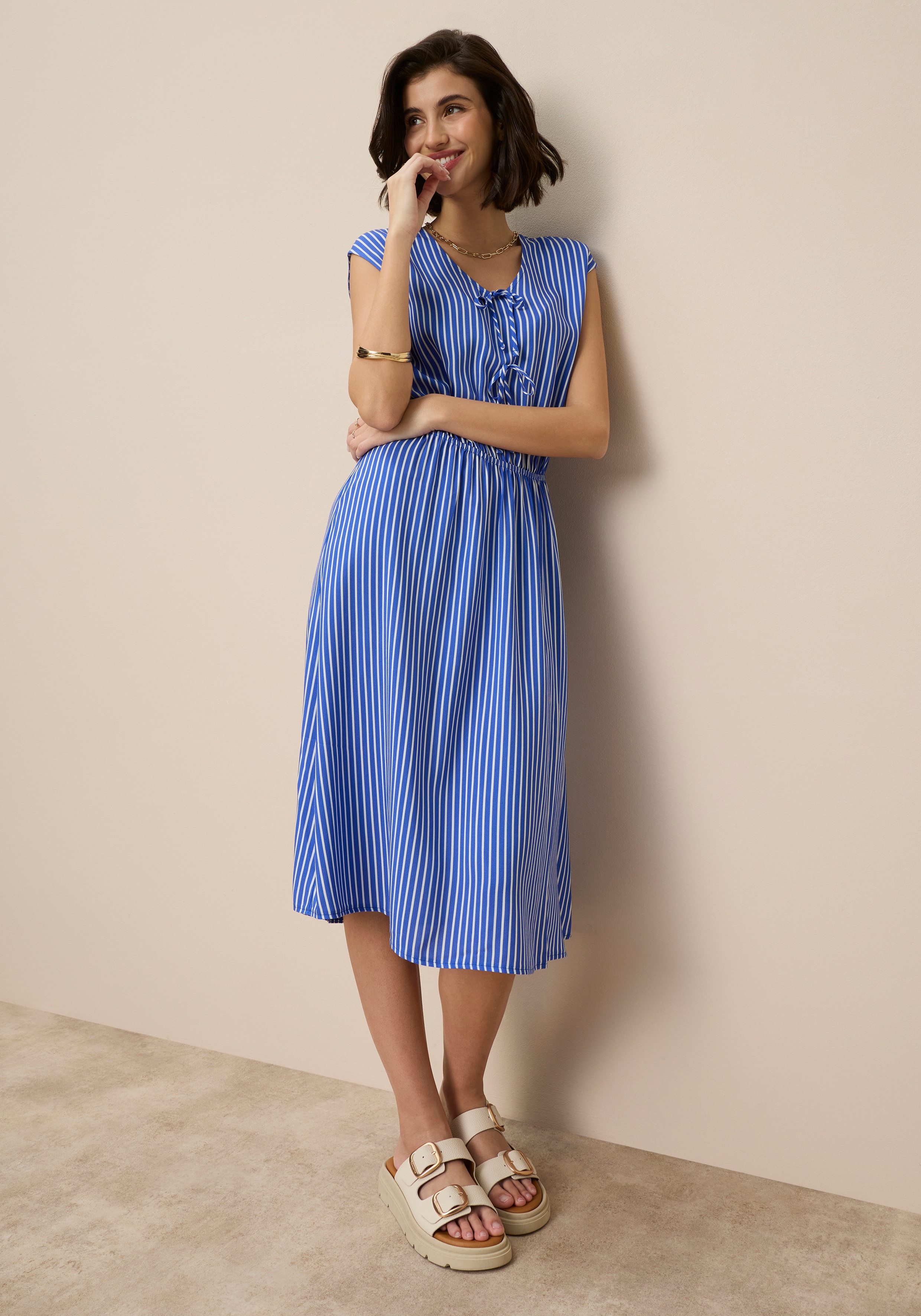Tamaris Midikleid "mit luftigem Tragegefühl" mit Schleifendetails und taillierter Silhouette