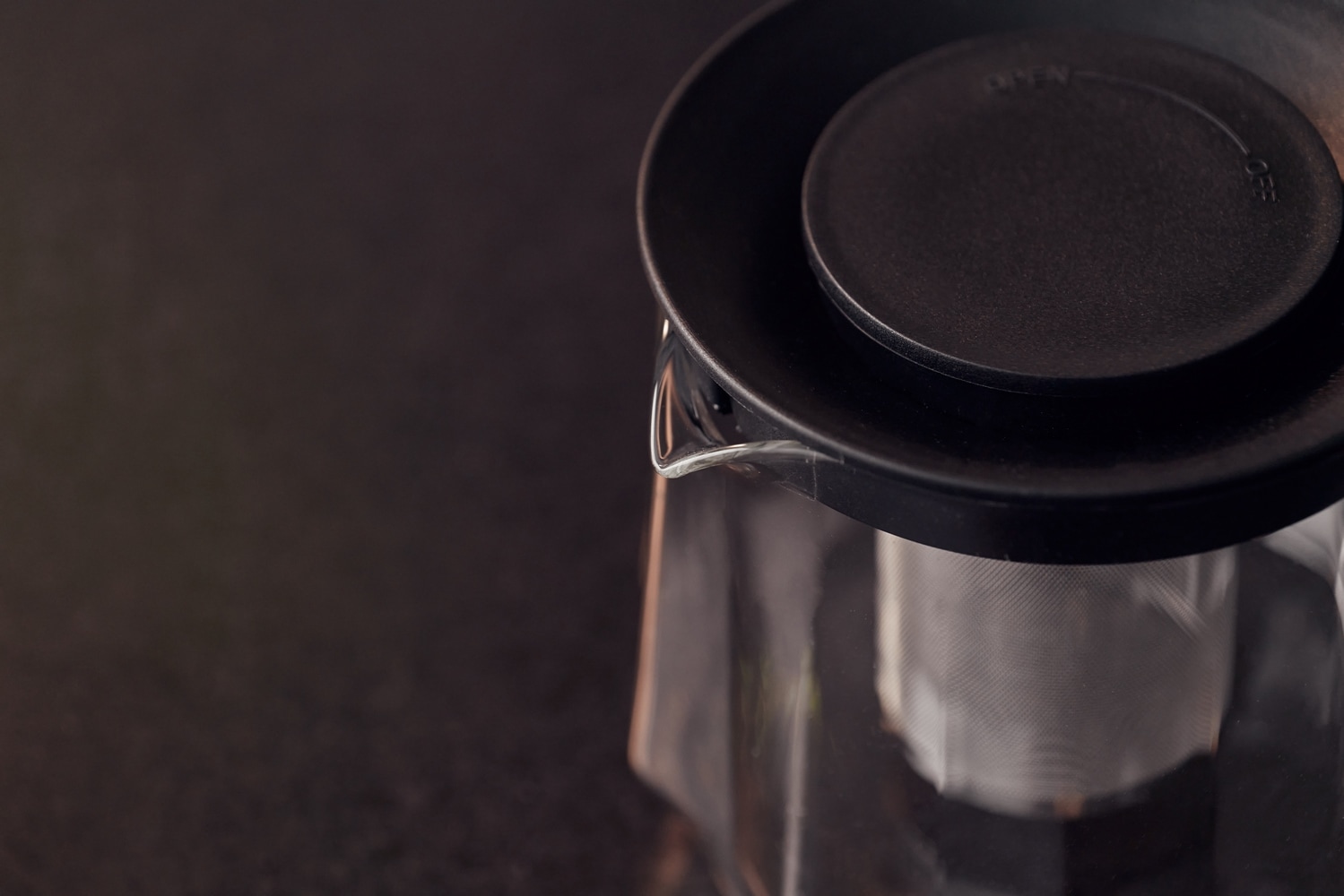 RESTO Kitchenware Teekanne »Ain, hitzebeständige Glaskanne im 3D Design, Höhe ca. 12 cm«, 1 l, (4 St.), mit herausnehmbarem Filtersieb aus Edelstahl, im Geschenkkarton