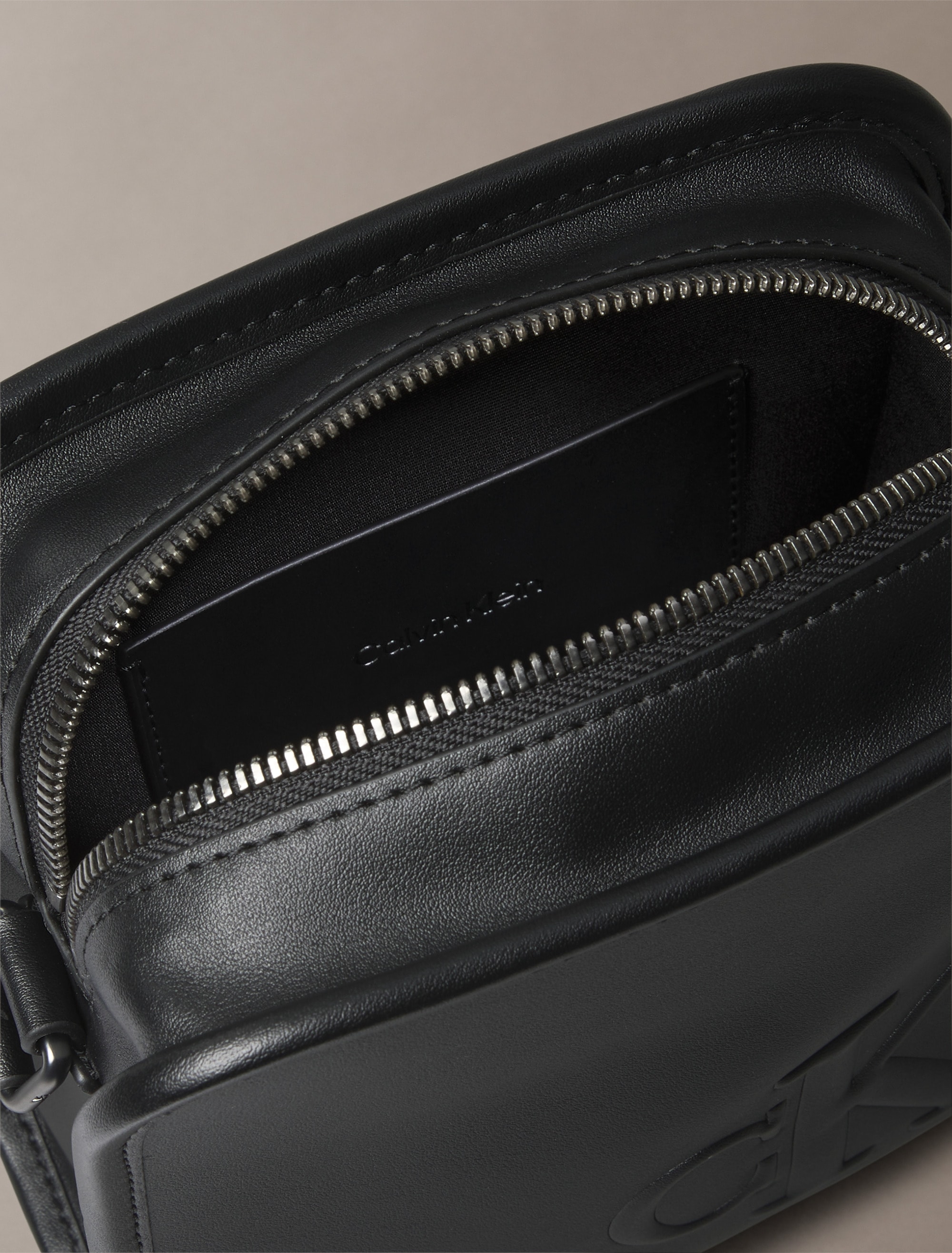 Calvin Klein Jeans Umhängetasche »SCULPTED IMPRESSION REPORTER 18«, Schultertasche, Herren Body Bag mit CK-Logoemblem