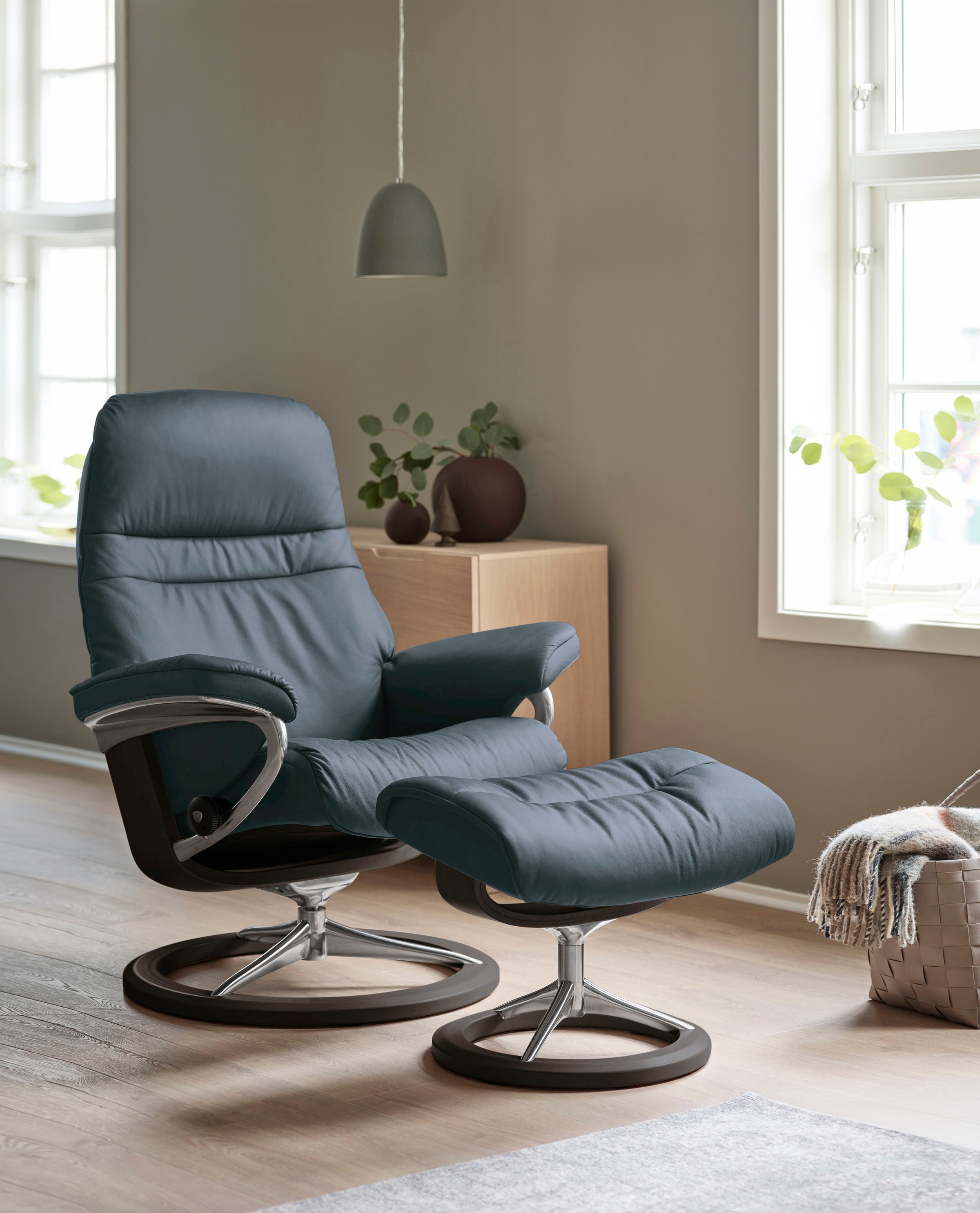 Fußhocker STRESSLESS "Sunrise", blau (atlantic blau batick), B:57cm H:42cm T:40cm, Leder BATICK: BATICK ist ein leicht korrigiertes, durchgefärbtes und genarbtes Möbelleder, bei dem die meisten Unebenheiten und Spuren in der Regel entfernt wurden.;Leder P 6