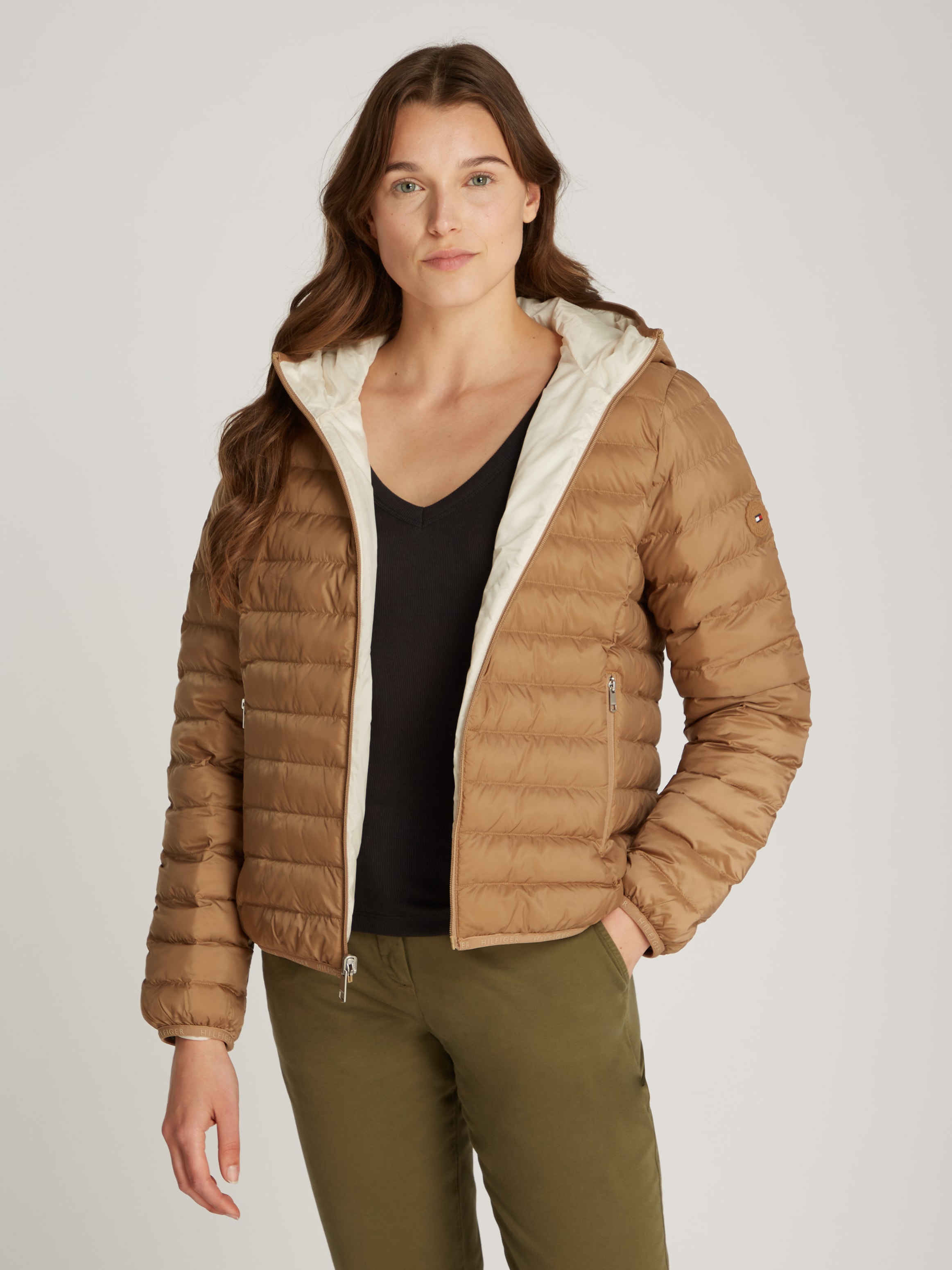 TOMMY HILFIGER Steppjacke »REVERSIBLE LW PADDED JACKET«, mit Kapuze, mit reversible Tragemöglichkeit,...