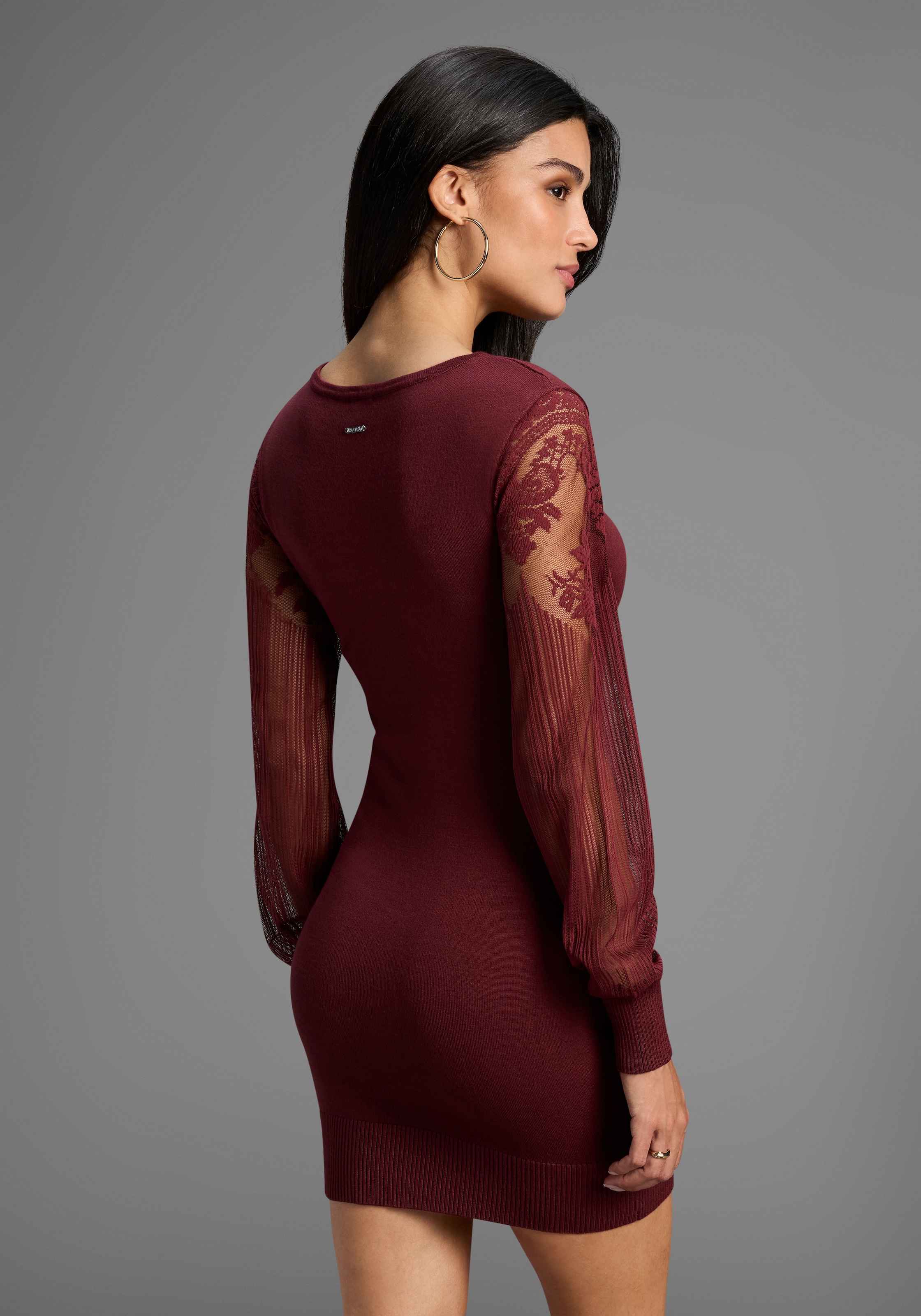 Laura Scott Strickkleid, mit edlen Spitzenärmeln