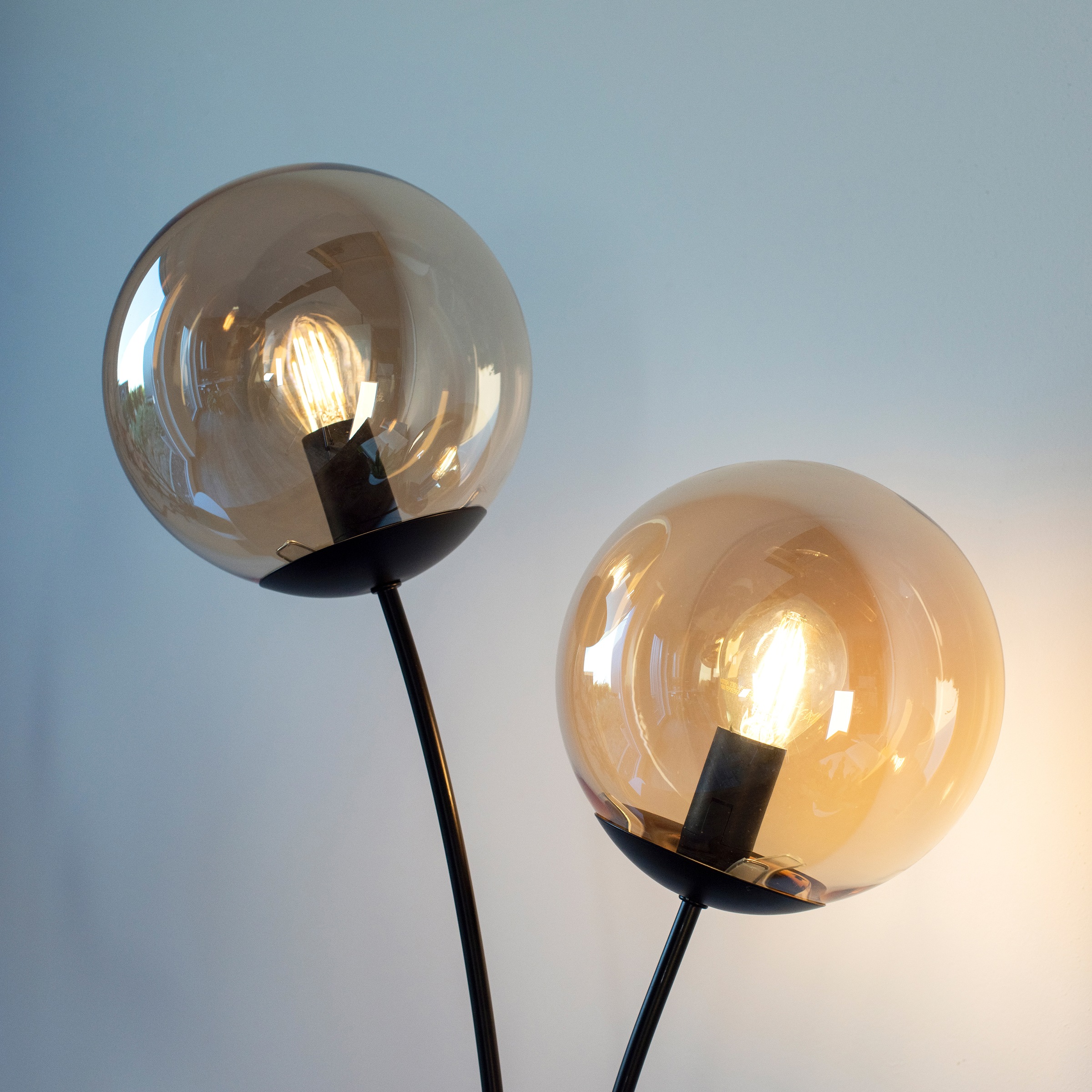 andas Stehlampe »Nymölla«, 6 flammig, Leuchtmittel E14 | ohne Leuchtmittel, mit großen amberfarbigen Glaskörpern, schwarz lackiert Oberfläche