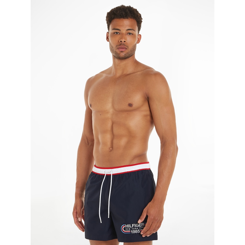 Tommy Hilfiger Swimwear Badeshorts »MEDIUM DRAWSTRING«, mit kontrastfarbenem Bund