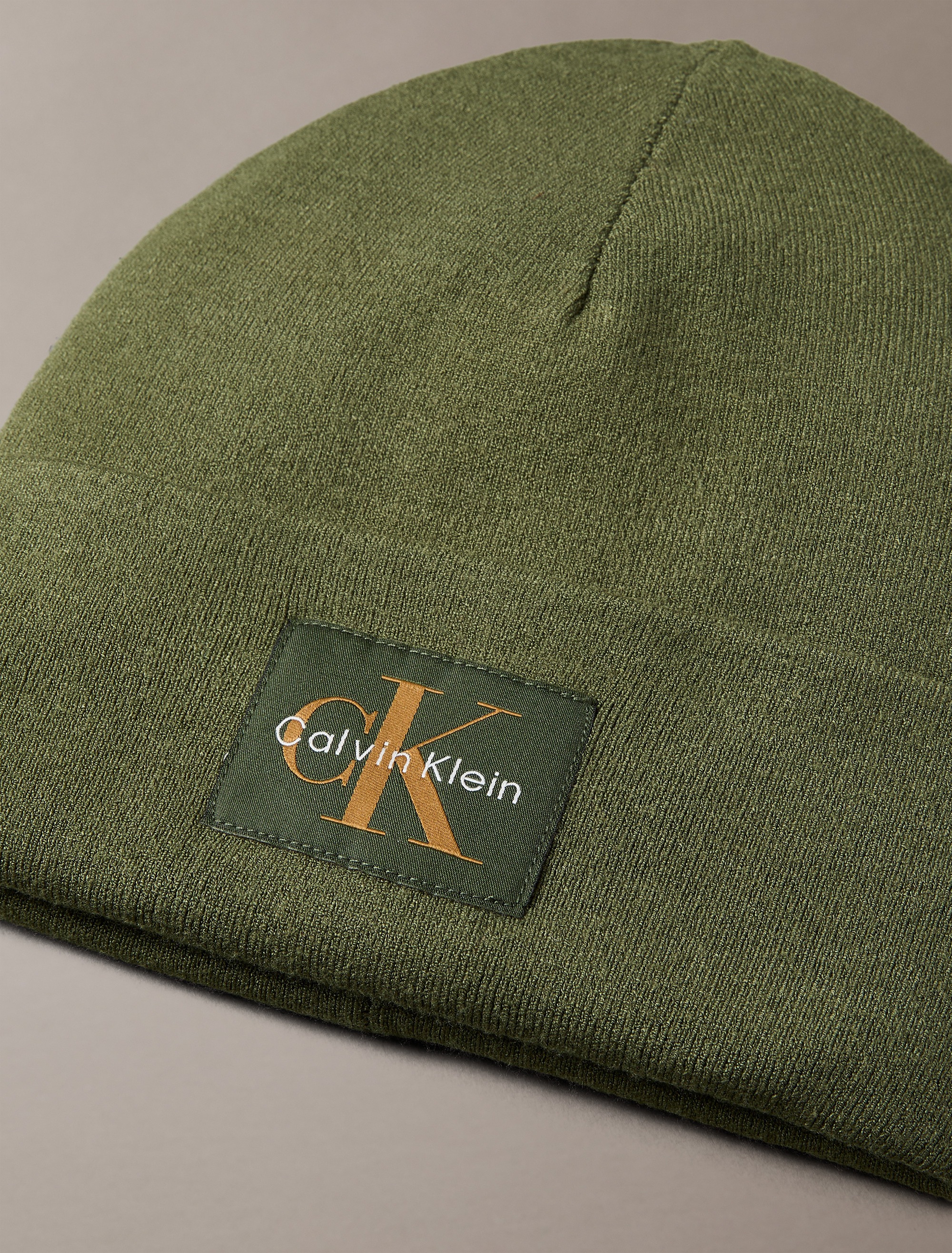 Thumbnail - Calvin Klein Beanie "MONOLOGO PATCH BEANIE" Perfekt für den Alltag