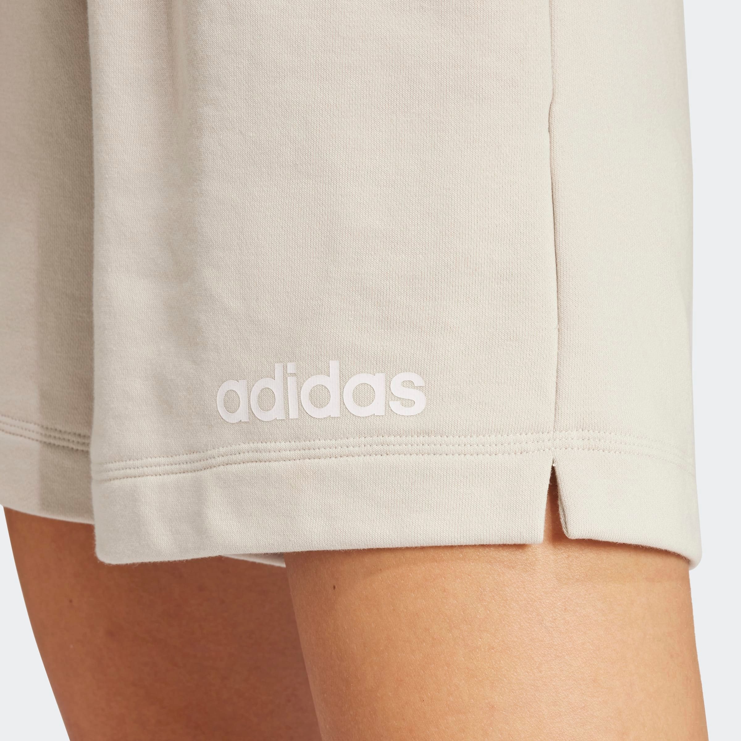 adidas Sportswear Shorts »W LIN FT SHO«, (1 tlg.), Mitelhoher Bund mit Kordelzug, aus weichem French Terry