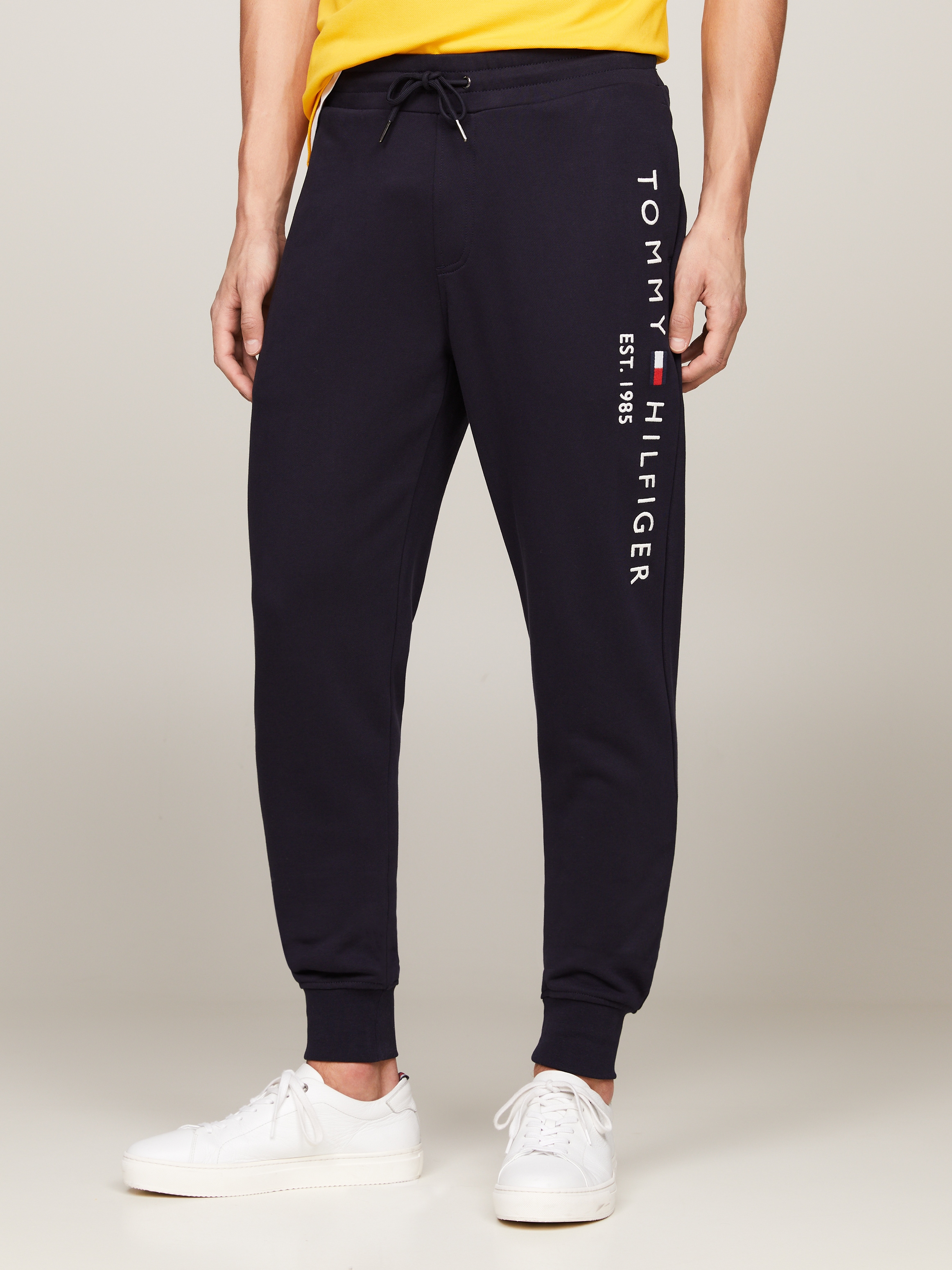 Tommy Hilfiger Sweathose "BASIC BRANDED SWEATPANTS", mit großem Tommy Hilfiger Schriftzug