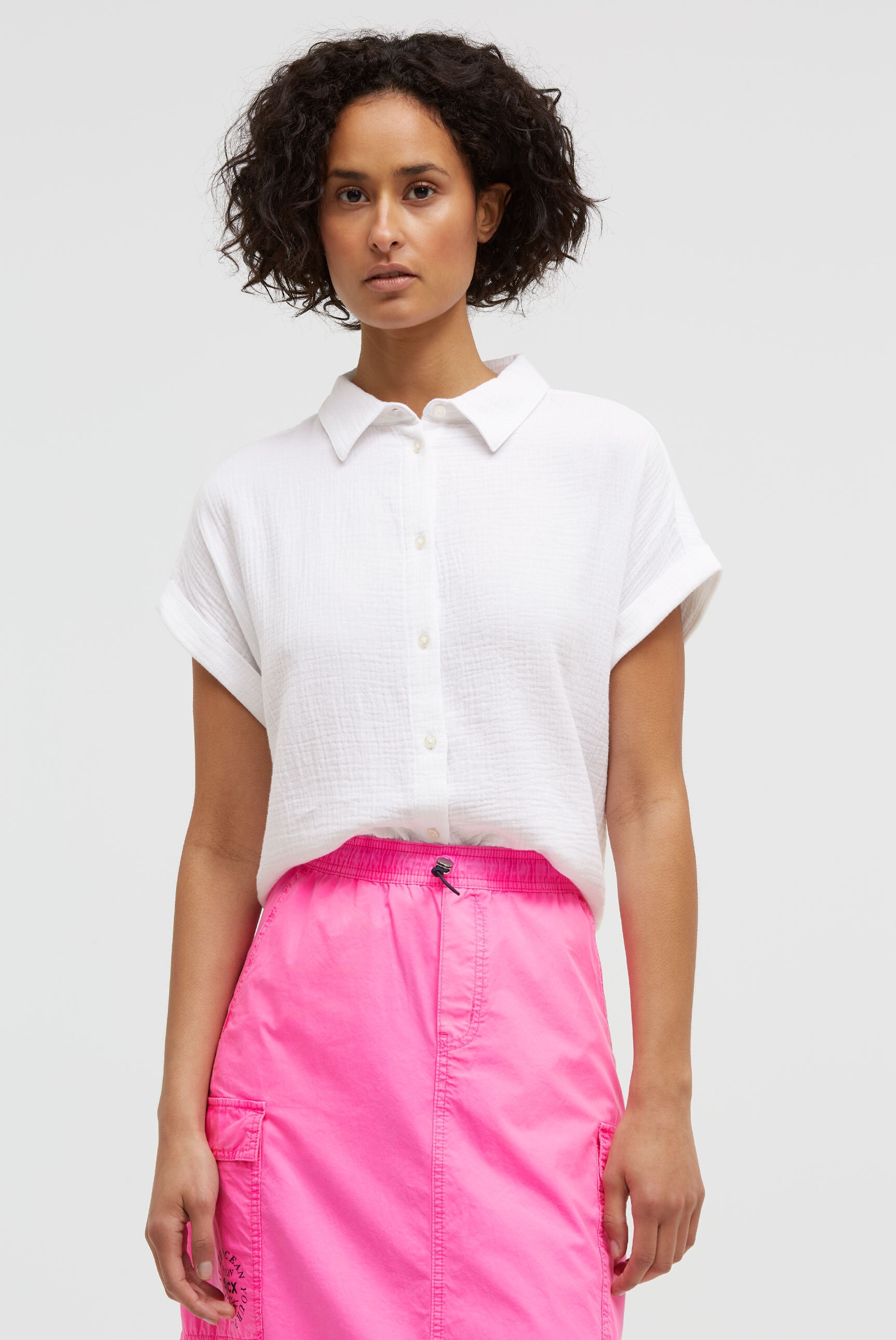 SOCCX Kurzarmbluse mit überschnittener Schulter