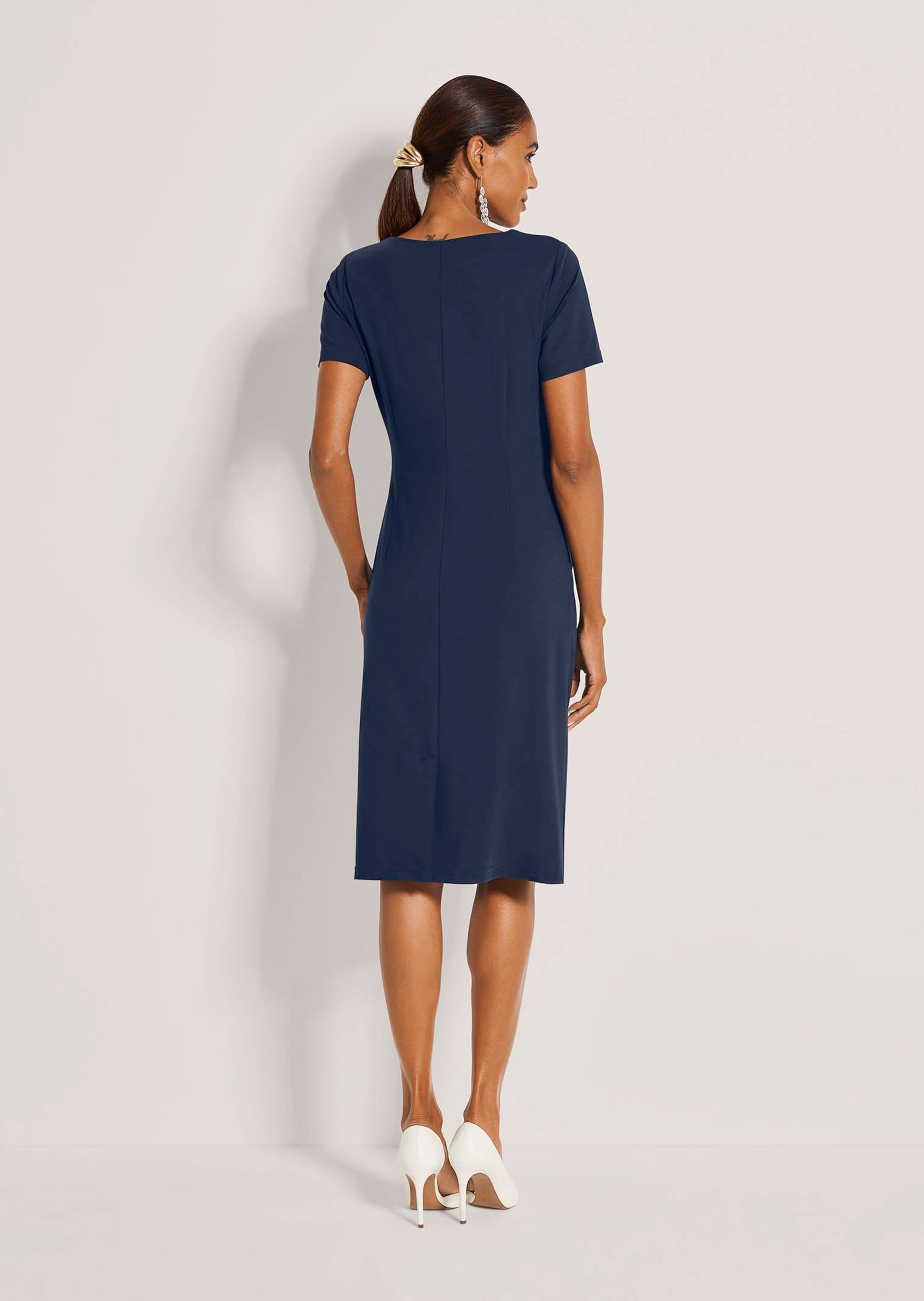 MADELEINE Sommerkleid »Etuikleid Viskosekleid mit asymmetrischen Falten«