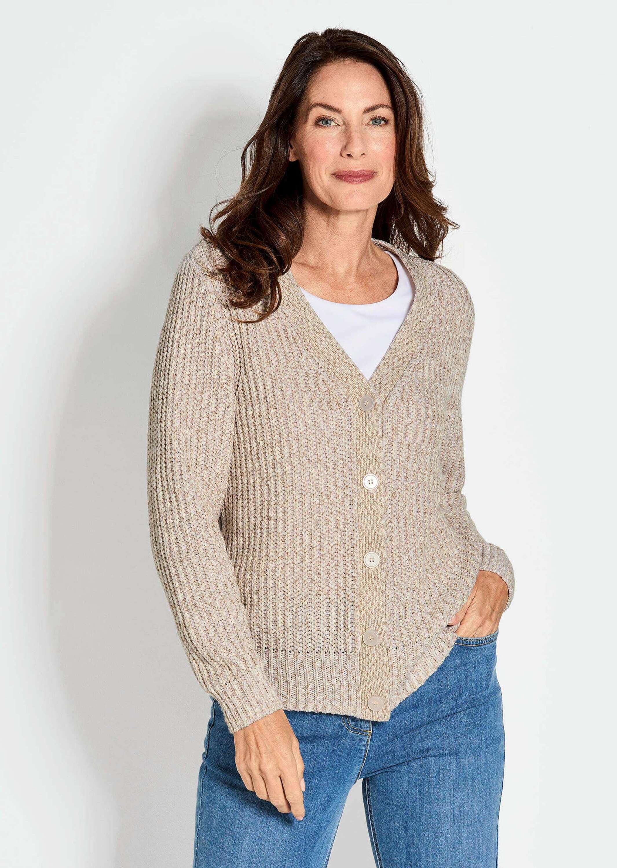 GOLDNER Strickjacke »Kurzgröße Langarm Strickjacke mit V-Ausschnitt«