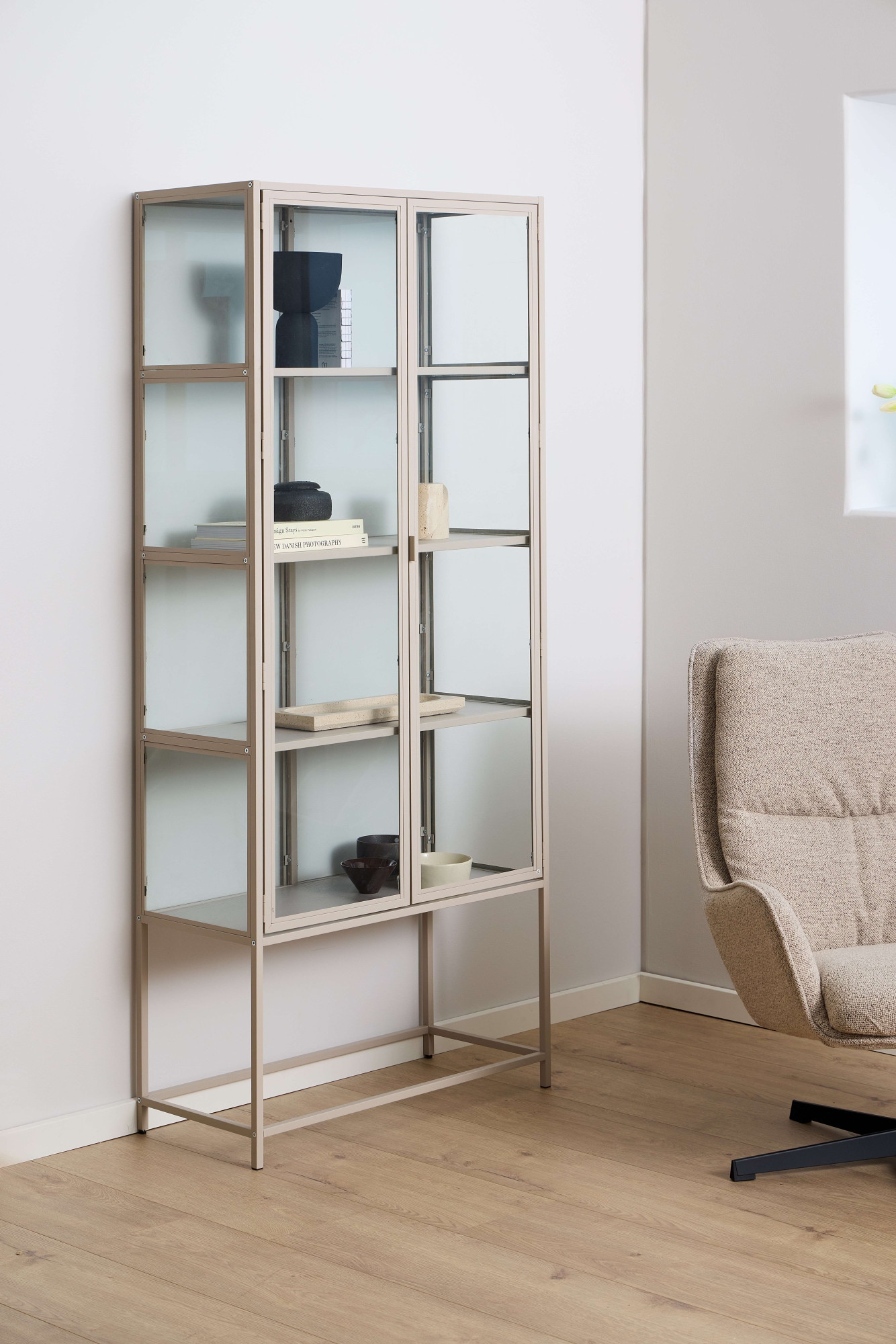 ACTONA GROUP Glasvitrine "Seaford, Vitrine" Vitrine, grauer Stahl, Oberboden und 4 Einlegeböden, 77x 35 x 185,6 cm