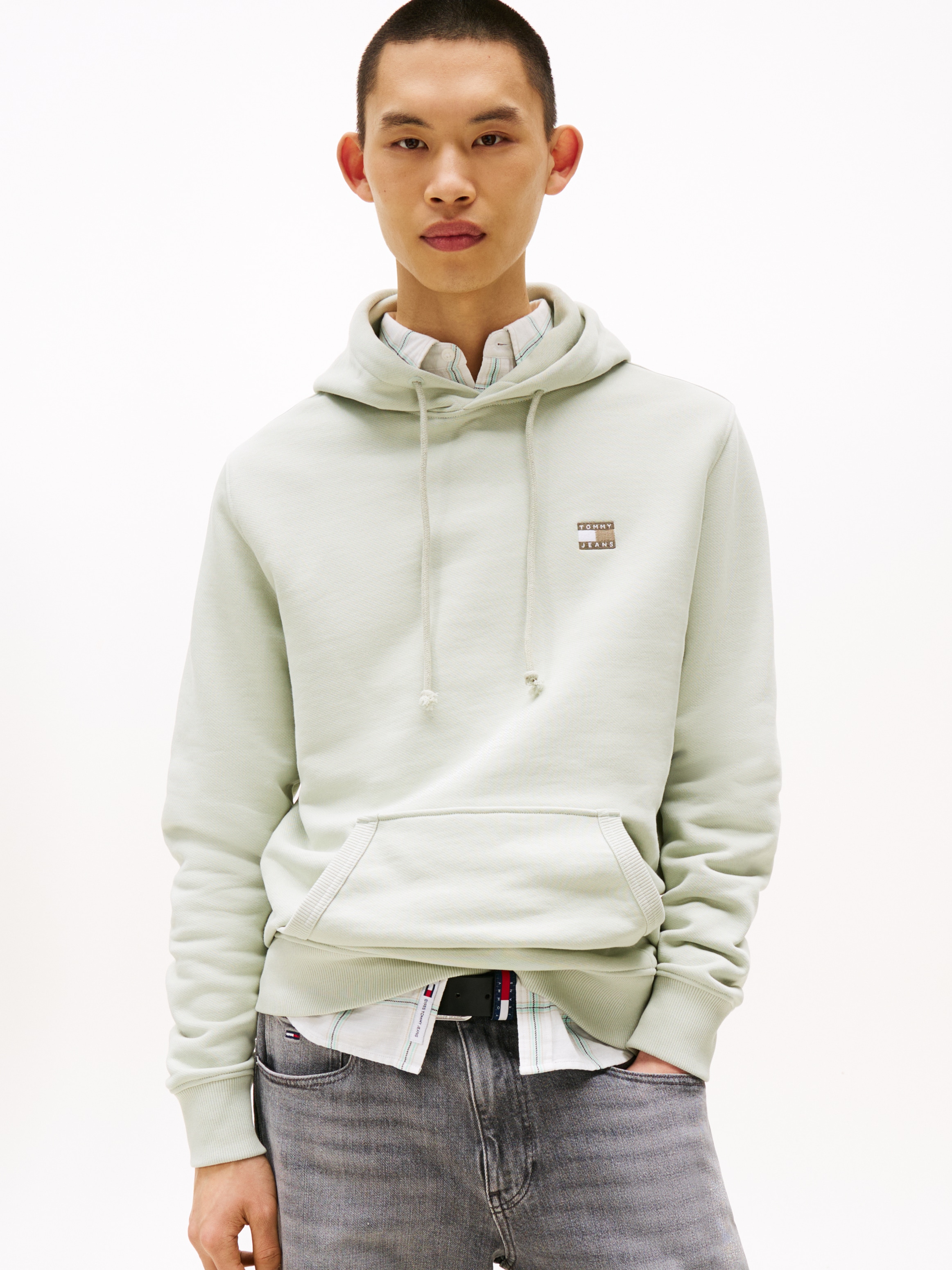 Tommy Jeans Hoodie »TJM REG BADGE HOODIE EXT«, Mit Rundhalsausschnitt
