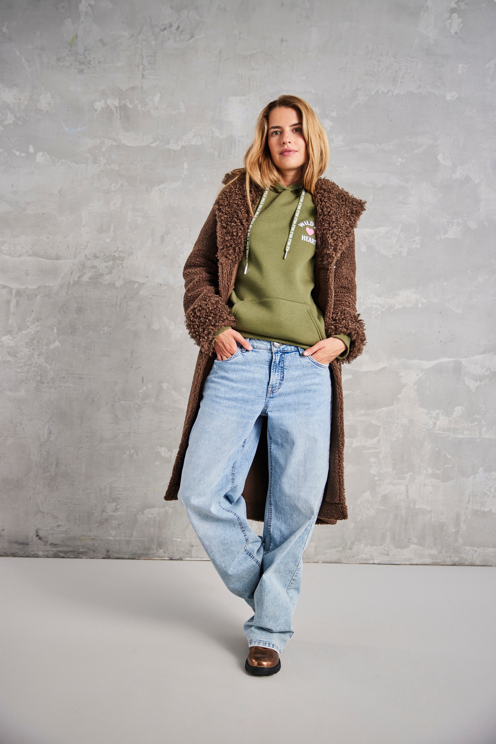 Zwillingsherz Hoodie »"Wild at heart"«, Leo Kapuze und Stickerei, bedruckter Kordelzug, gestrickte Bündchen