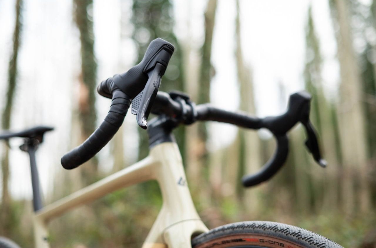 Kross Gravelbike »KROSS Gravelbike Esker RS 3.0 28" braun«, 12 Gang, SRAM, RIVAL XPLR AXS Schaltwerk, Kettenschaltung
