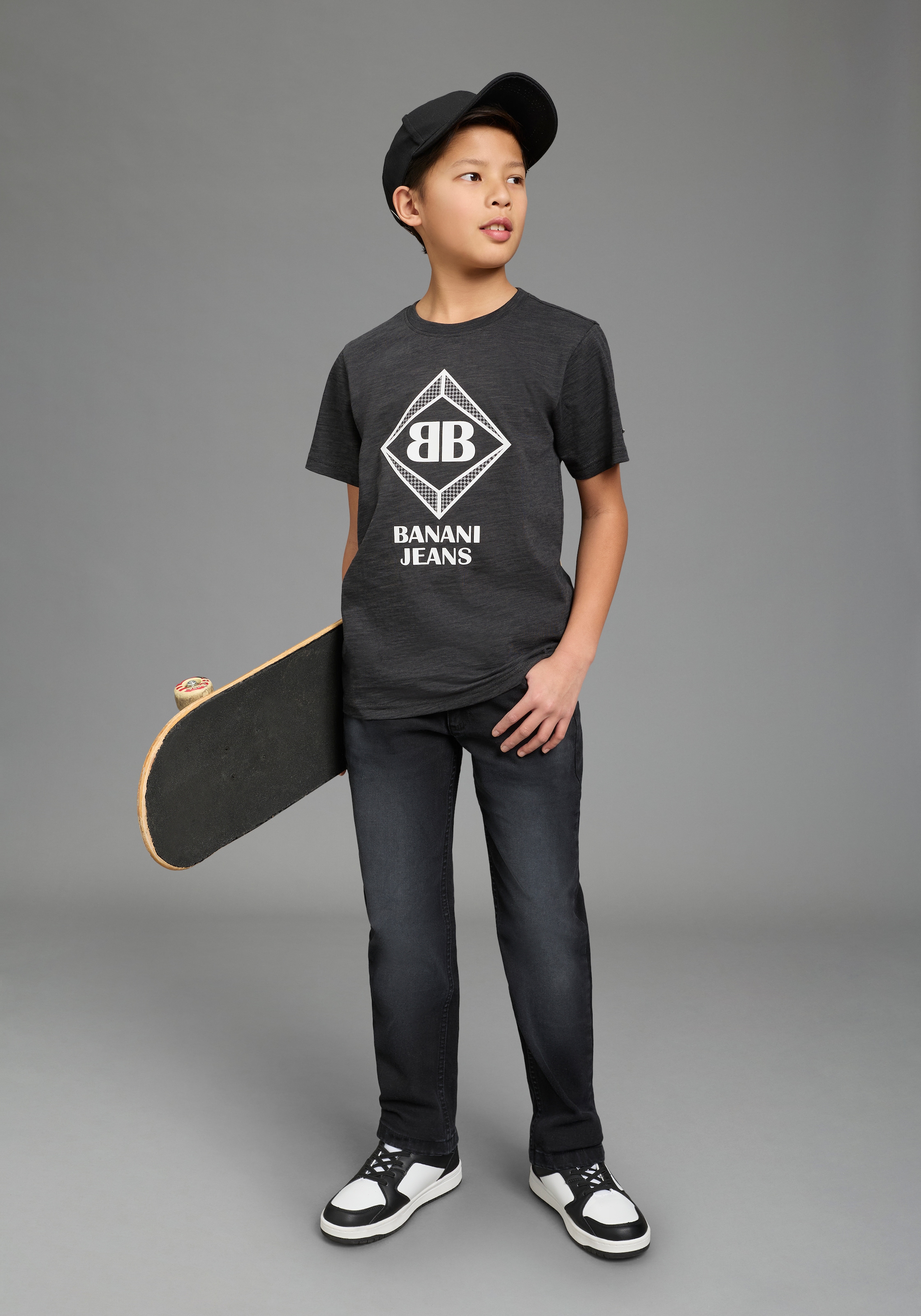 Bruno Banani Straight-Jeans »Gerade Stretchjeans mit modischer Stickerei auf Po-Tasche, für Jungen« für Jungen, normal hohe Leibhöhe, mit Stickerei