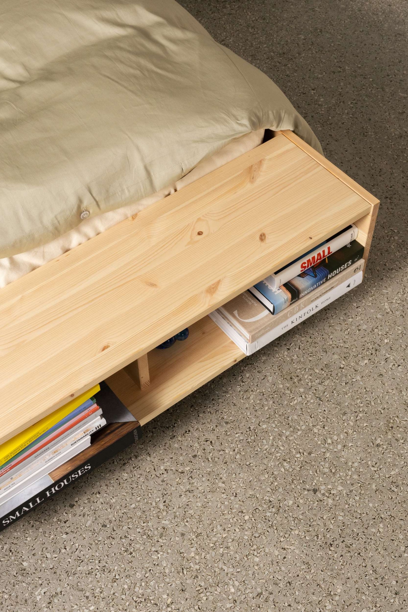 Karup Design Stauraumbett »Merge Bed Bettgestell m. integrierter Bank m. Stauraum, mehrere Größen«, inkl. Lattenrost, excl. Matratze, FSC®-zertifiziertes Massivholz