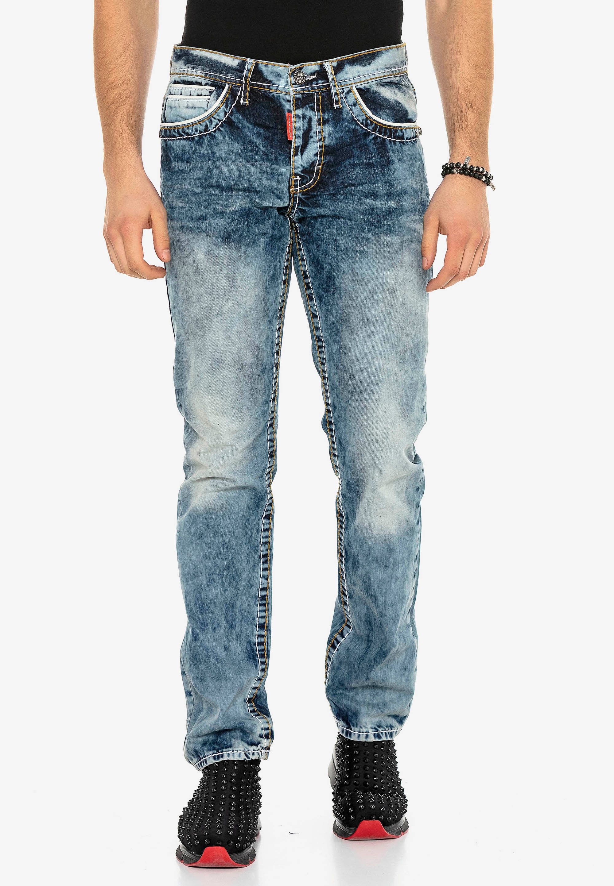 Cipo & Baxx Bequeme Jeans, mit Kontrastnähten in Straight Fit